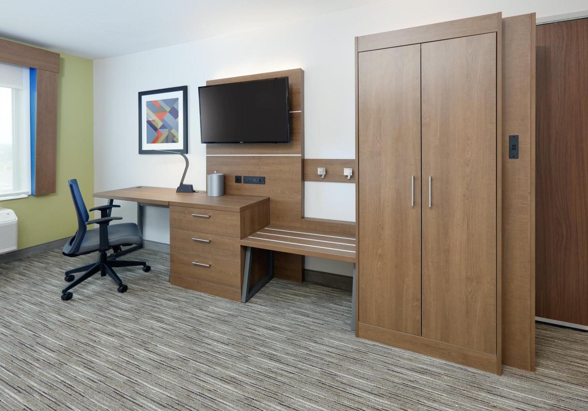 Holiday Inn Express & Suites San Antonio NW near SeaWorld by IHG photo 38