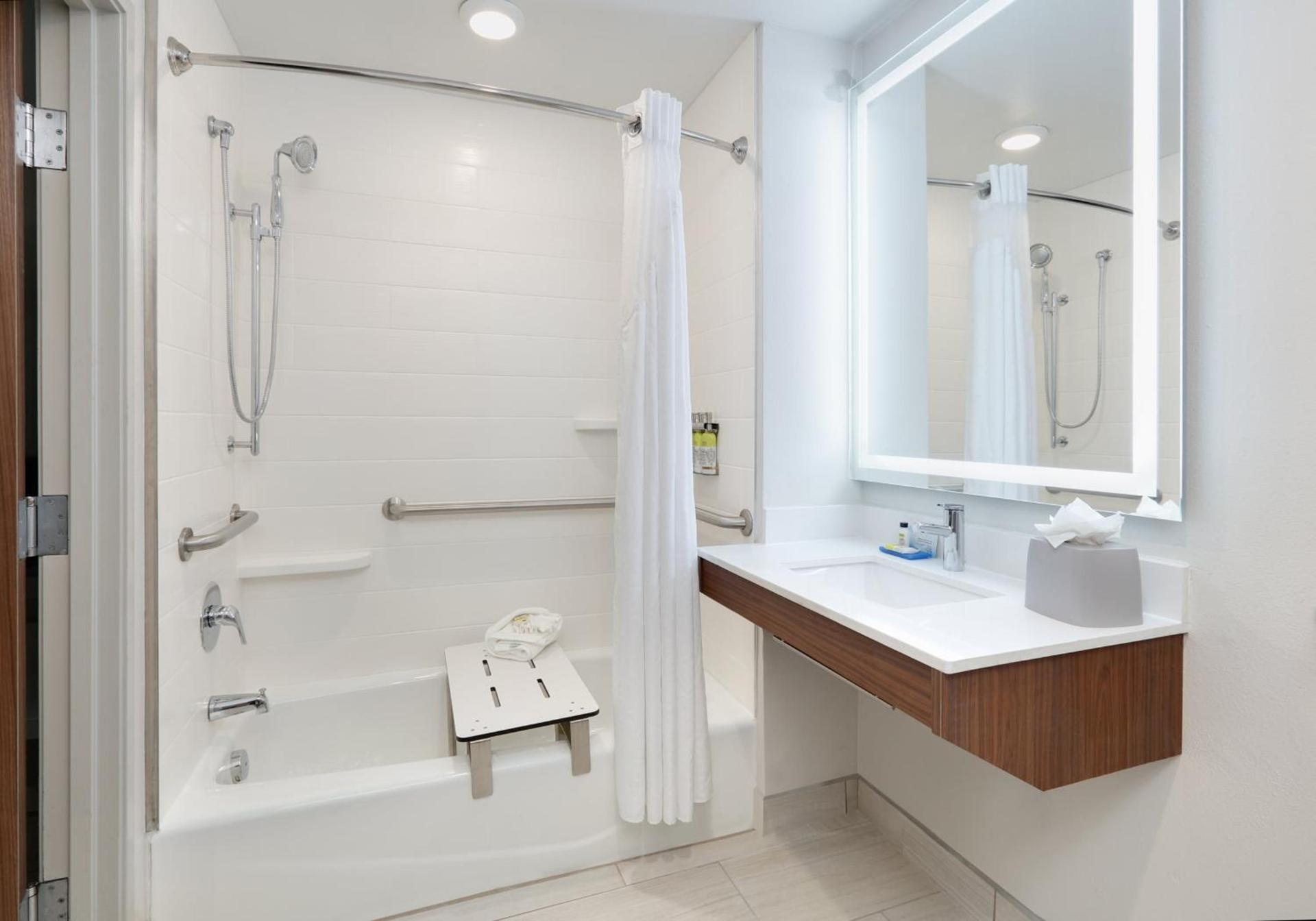 Holiday Inn Express & Suites San Antonio NW near SeaWorld by IHG photo 20