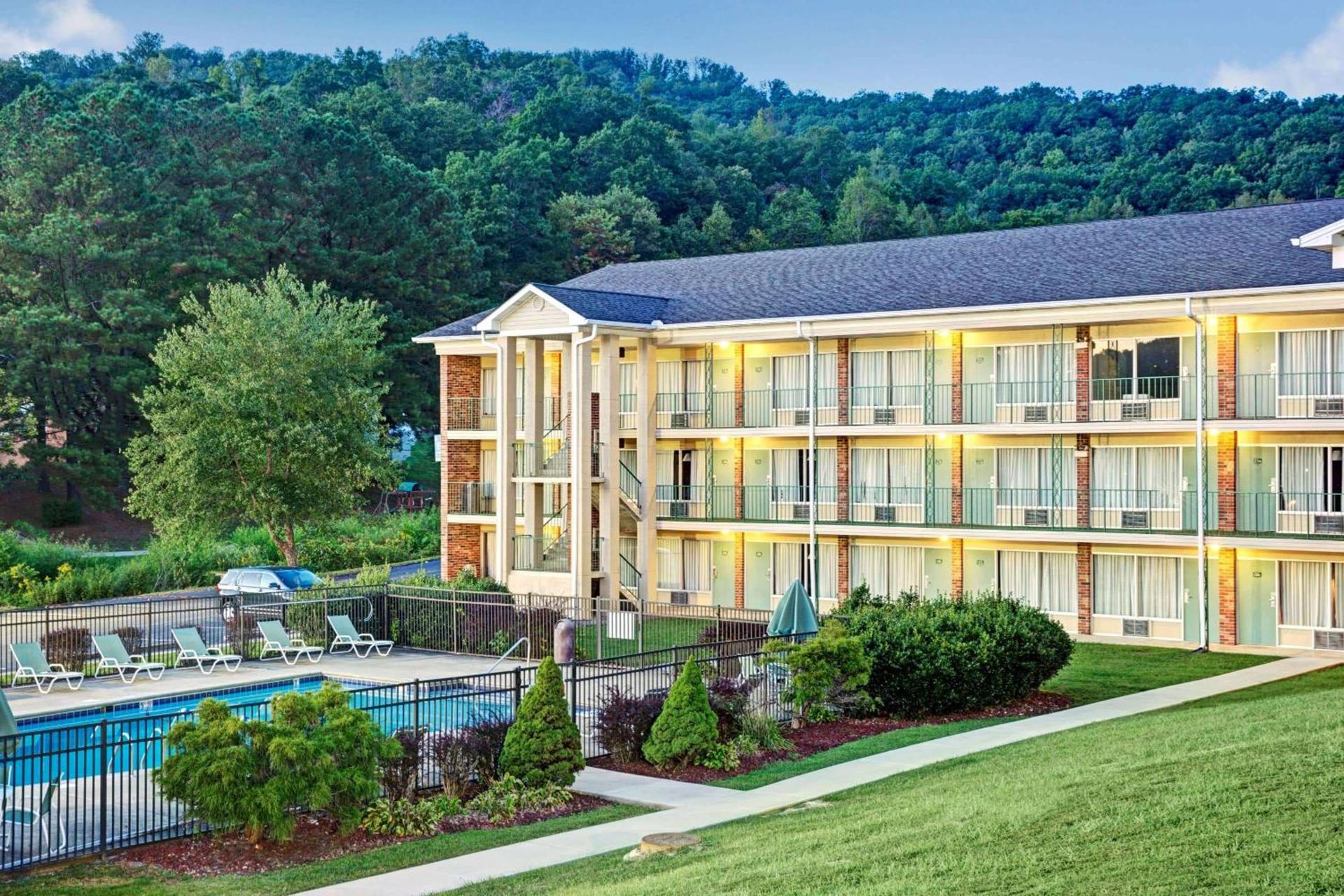 Days Inn by Wyndham Jellico - Tennessee State Line photo 2