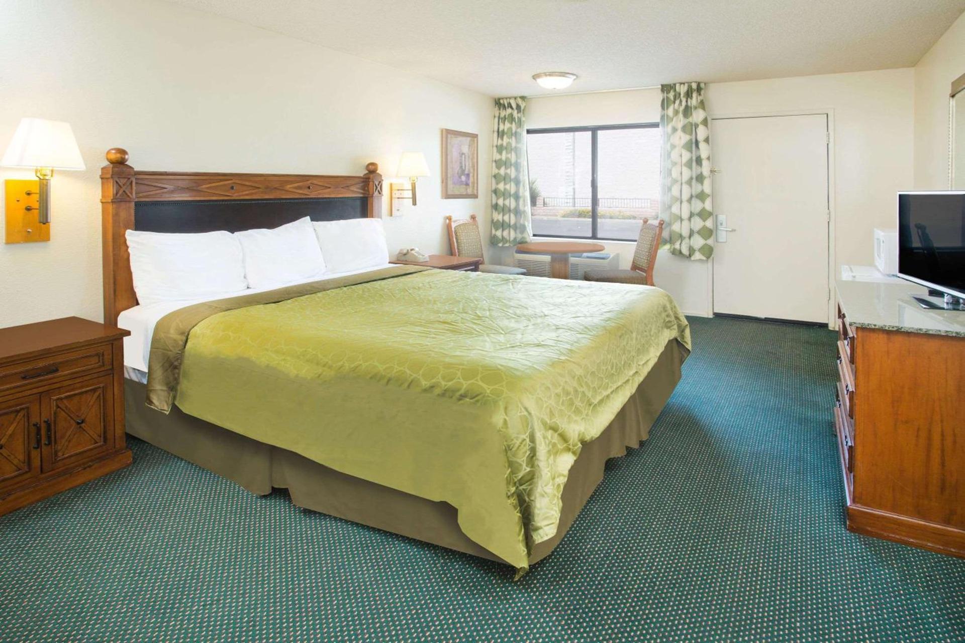 Travelodge by Wyndham Indio photo 26
