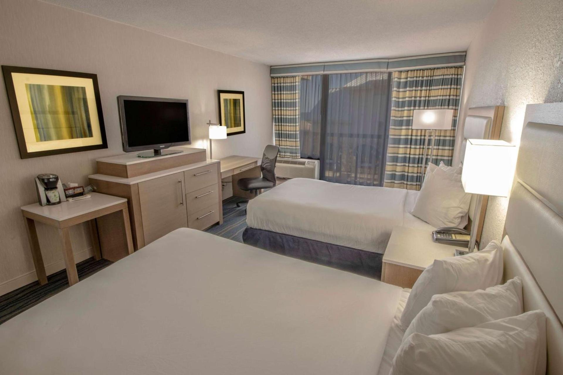 Wyndham Virginia Beach Oceanfront photo 29