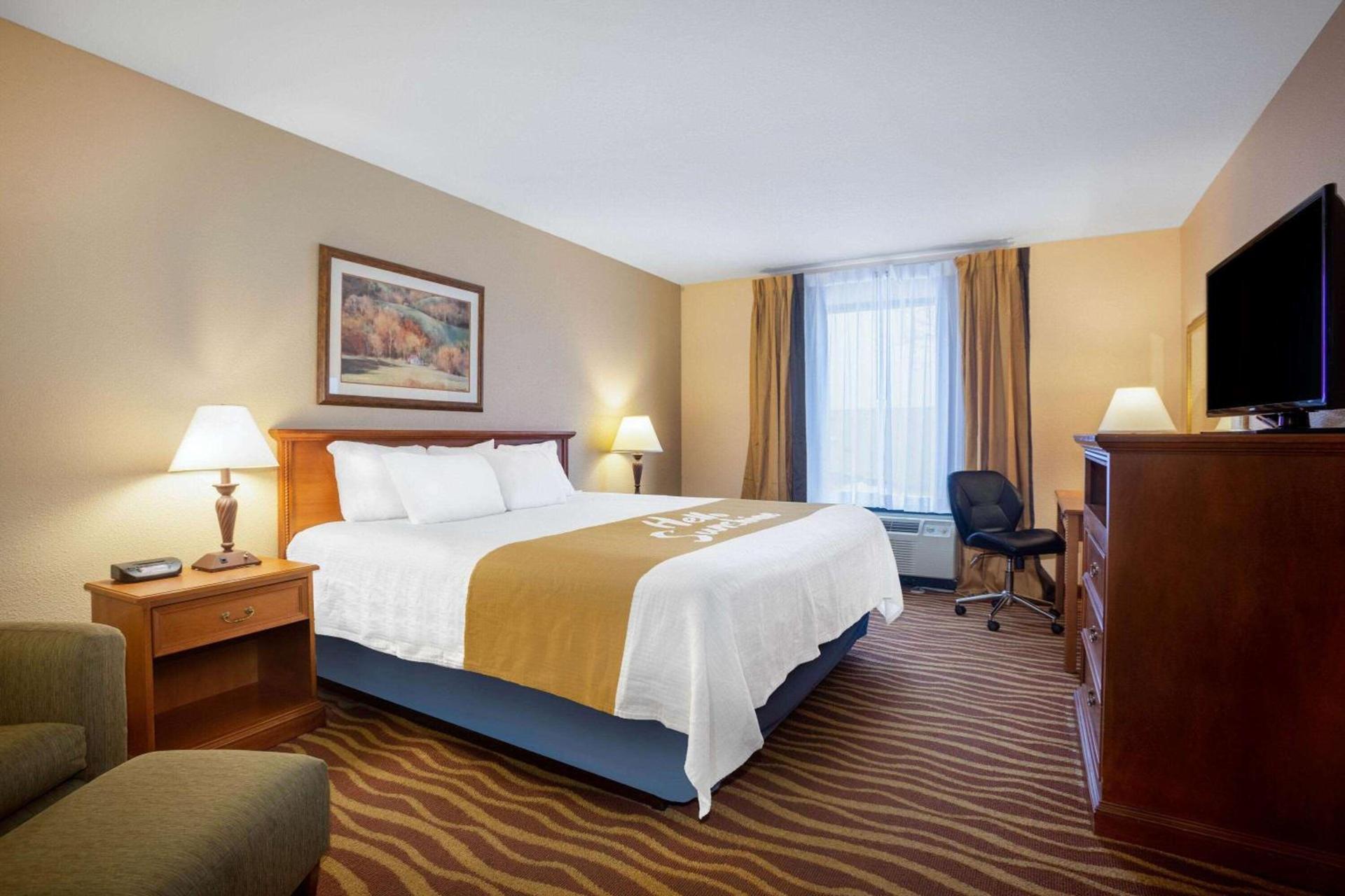 Days Inn & Suites by Wyndham Cuba photo 11