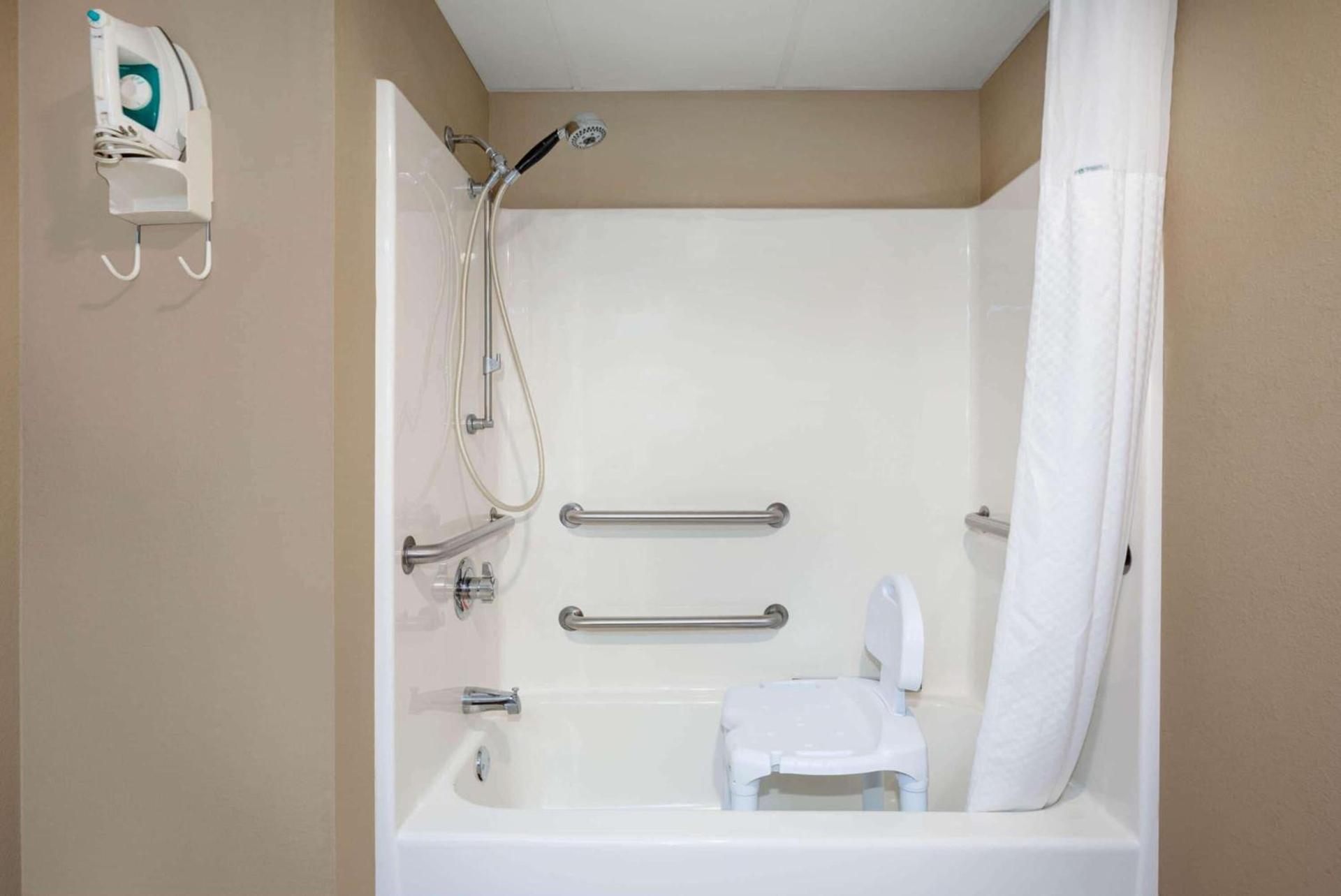 Days Inn & Suites by Wyndham Cuba photo 17