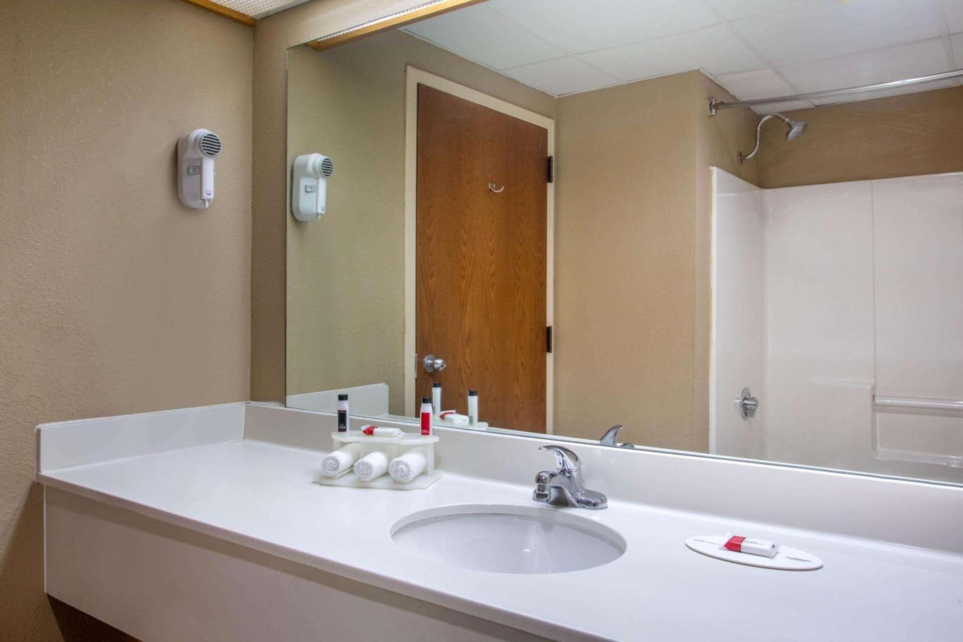 Days Inn & Suites by Wyndham Cuba photo 20