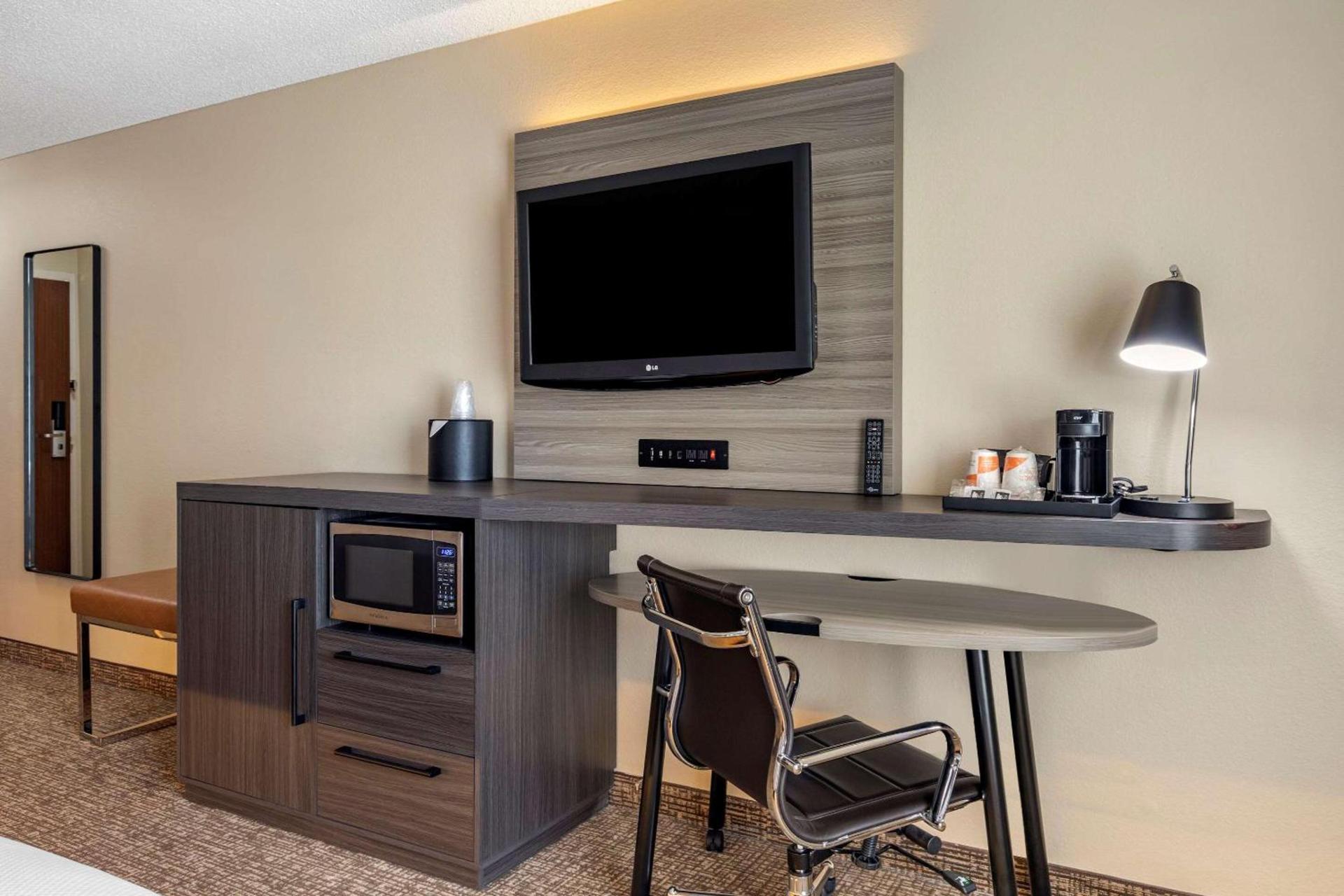 Comfort Inn & Suites North Dallas-Addison photo 8