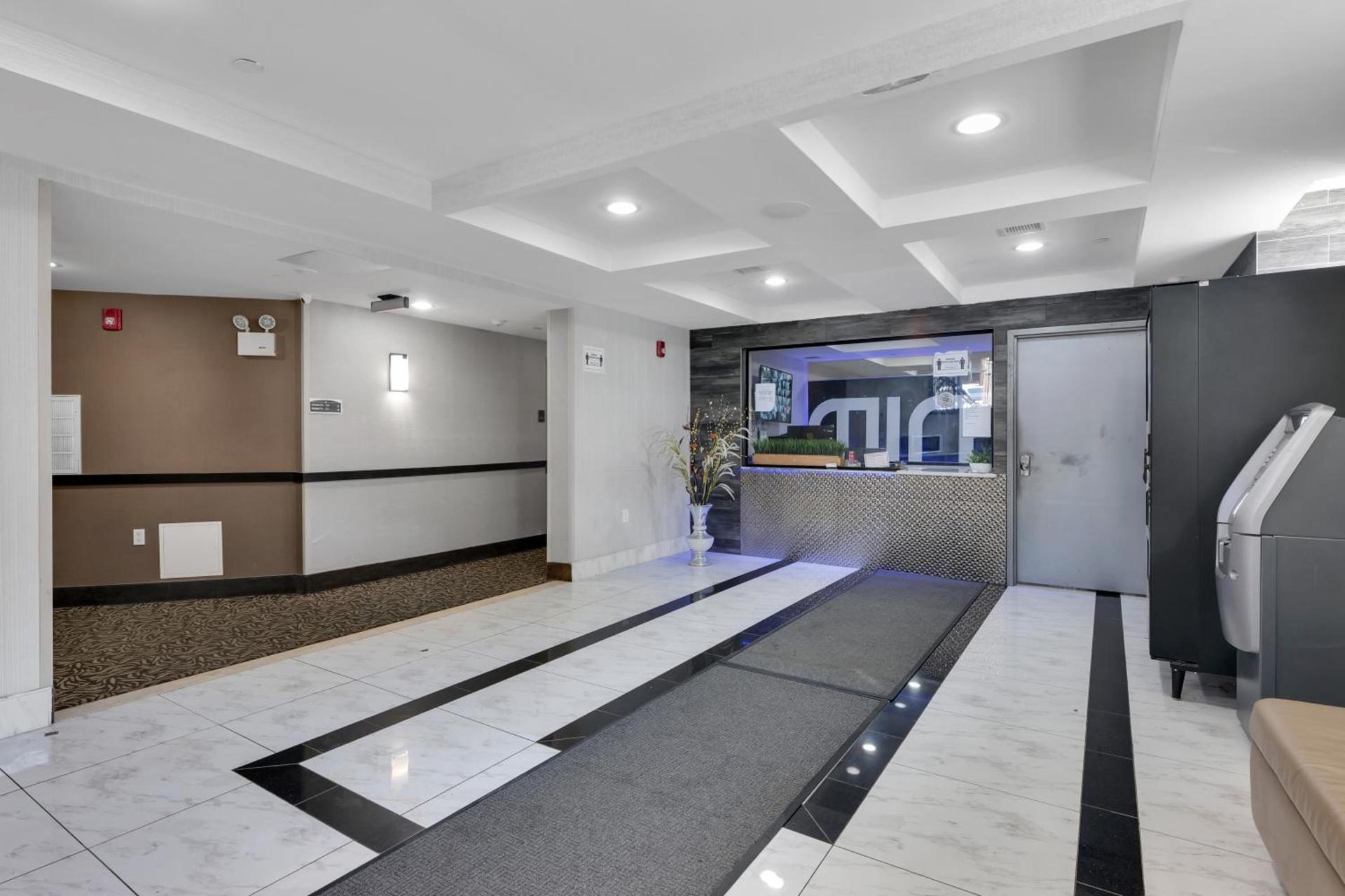 Hotel Mint JFK Airport photo 3