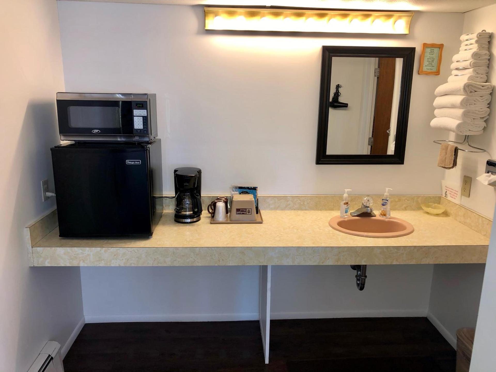 Budget Host Inn photo 40