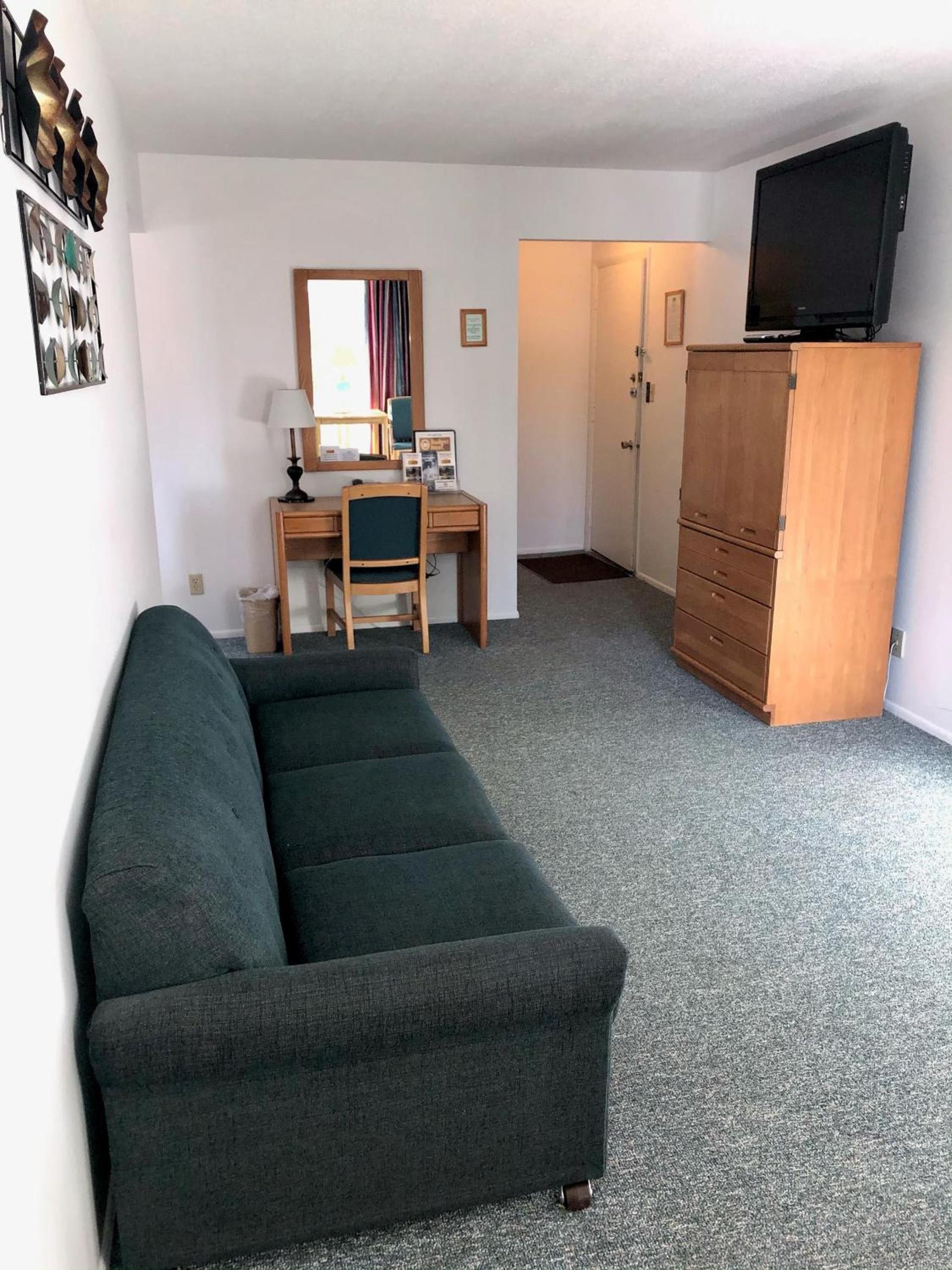 Budget Host Inn photo 44