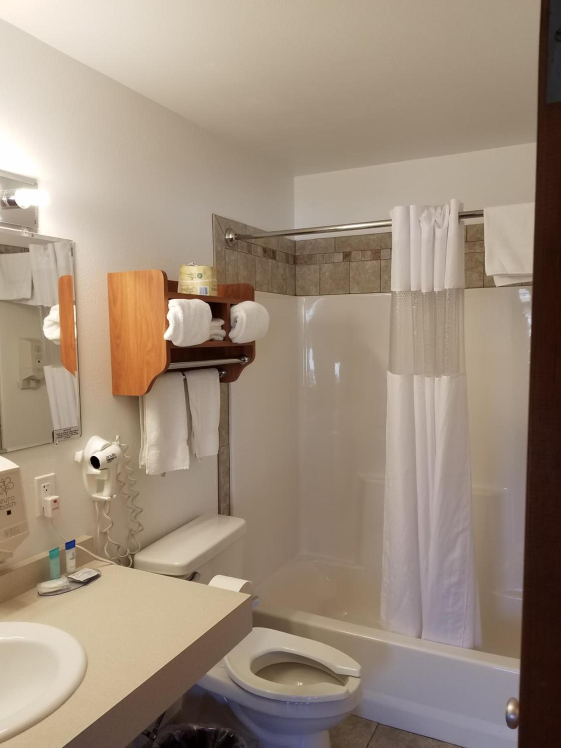 Black Hawk Motel & Suites photo 65