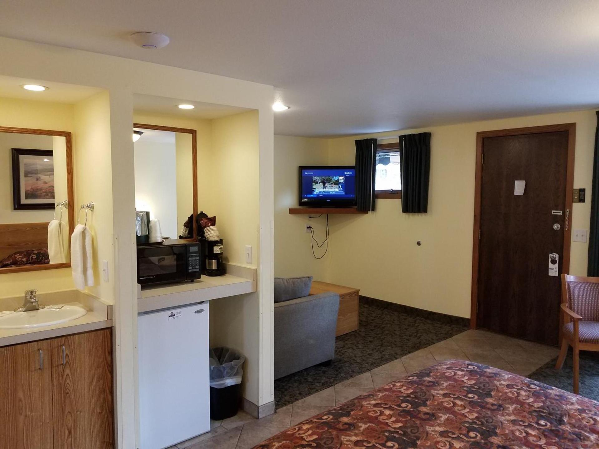 Black Hawk Motel & Suites photo 77
