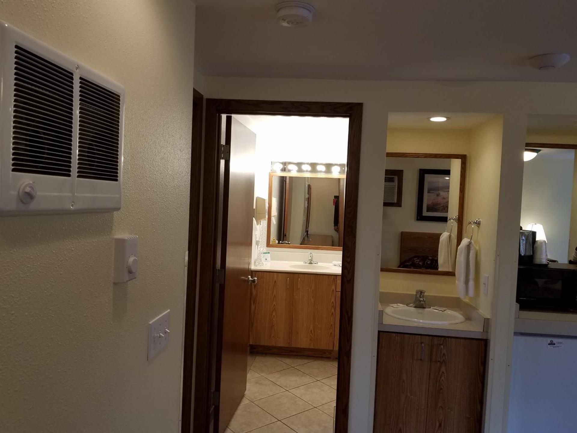 Black Hawk Motel & Suites photo 80
