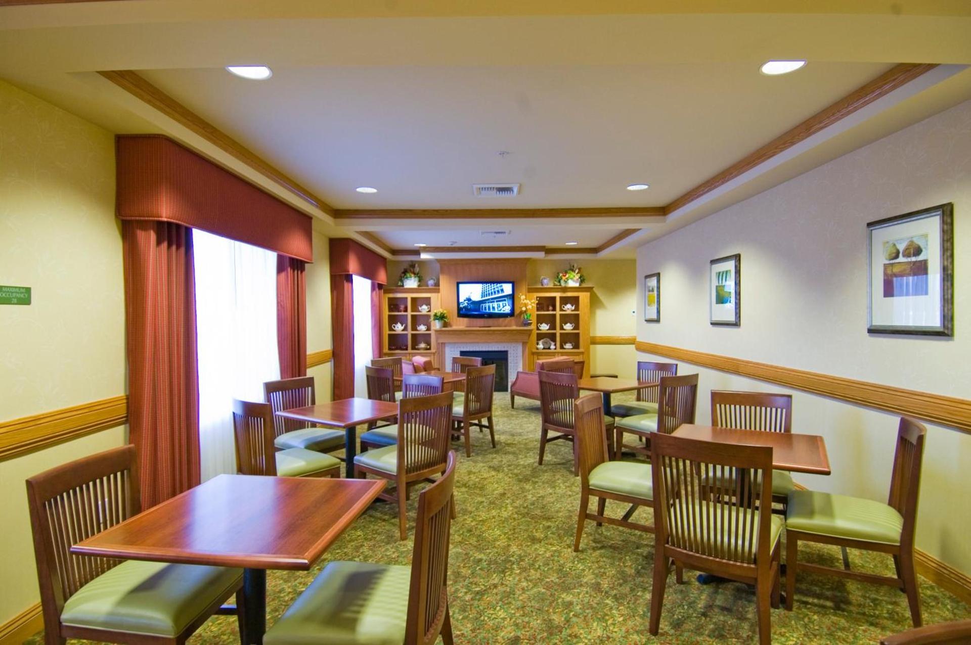 Holiday Inn & Suites - Barstow by IHG photo 7