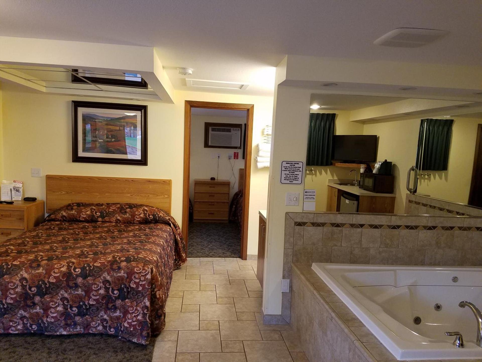 Black Hawk Motel & Suites photo 83