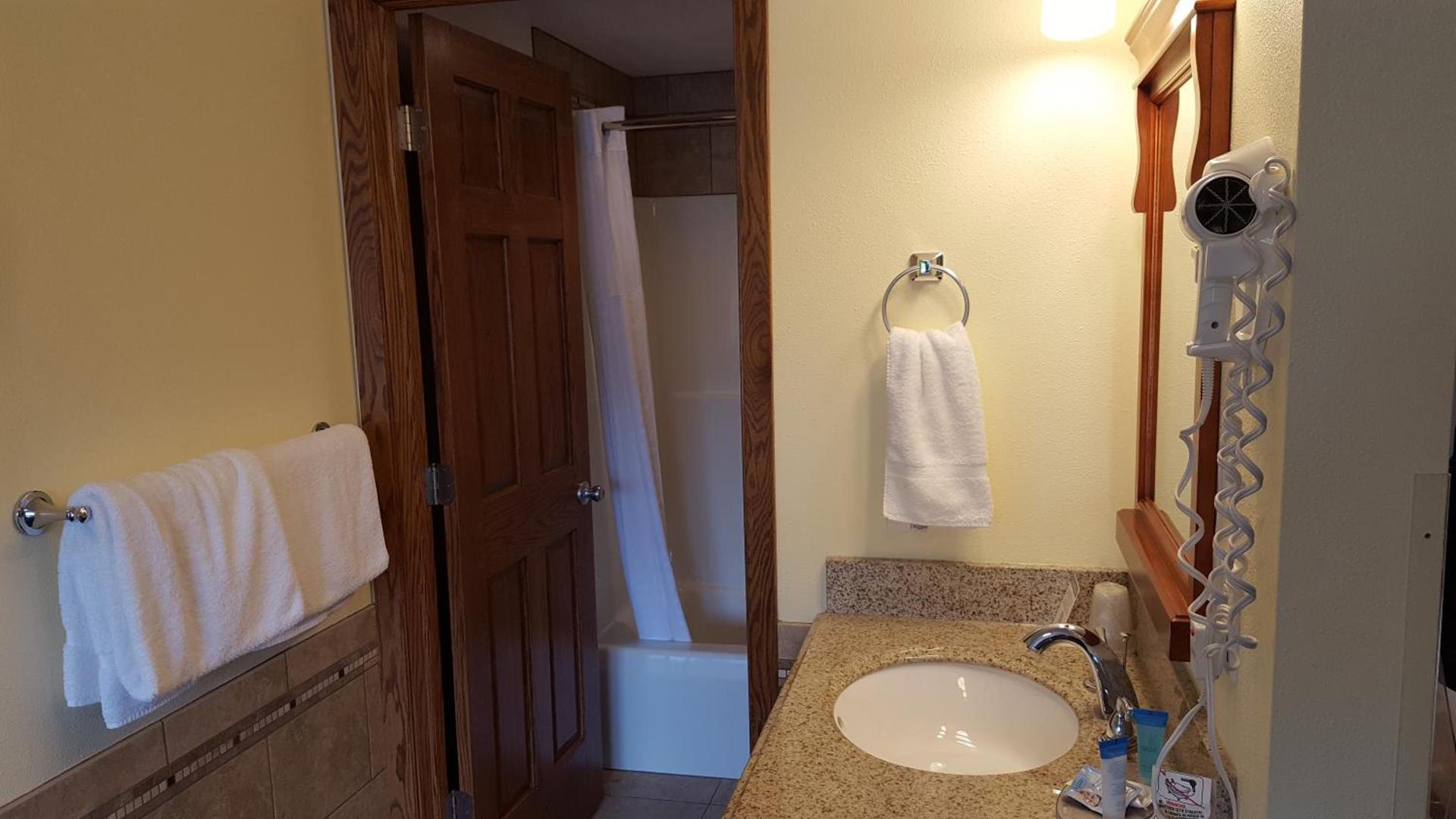 Black Hawk Motel & Suites photo 92