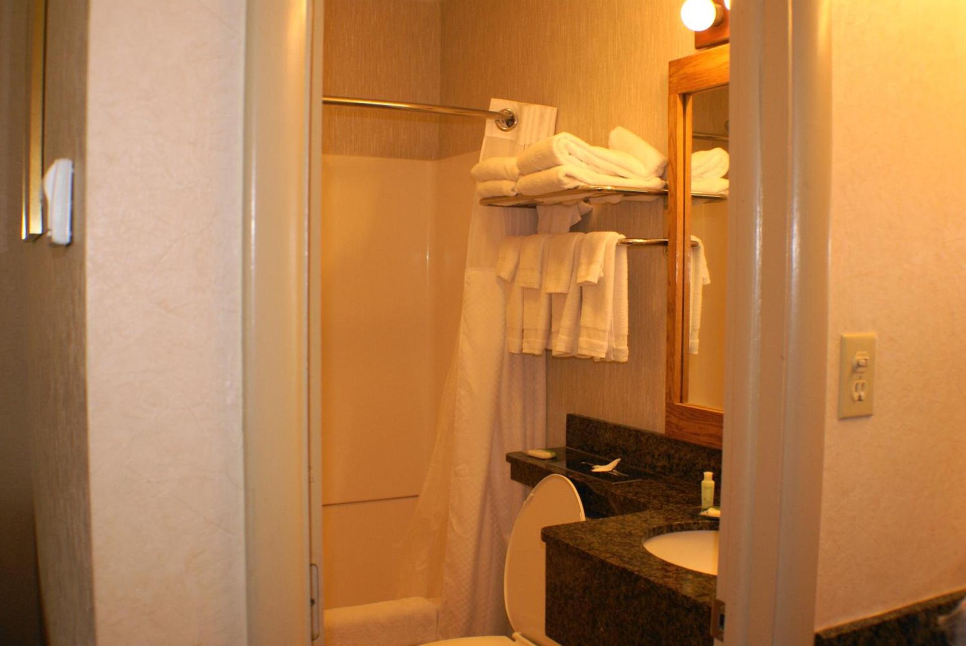 Landmark Motor Inn photo 82