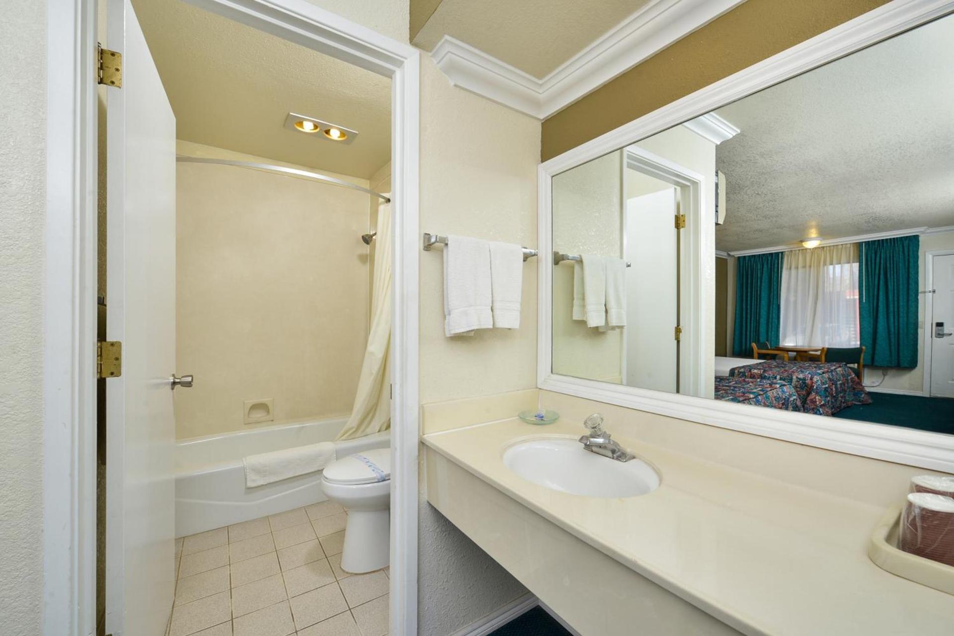 Atascadero Inn photo 34