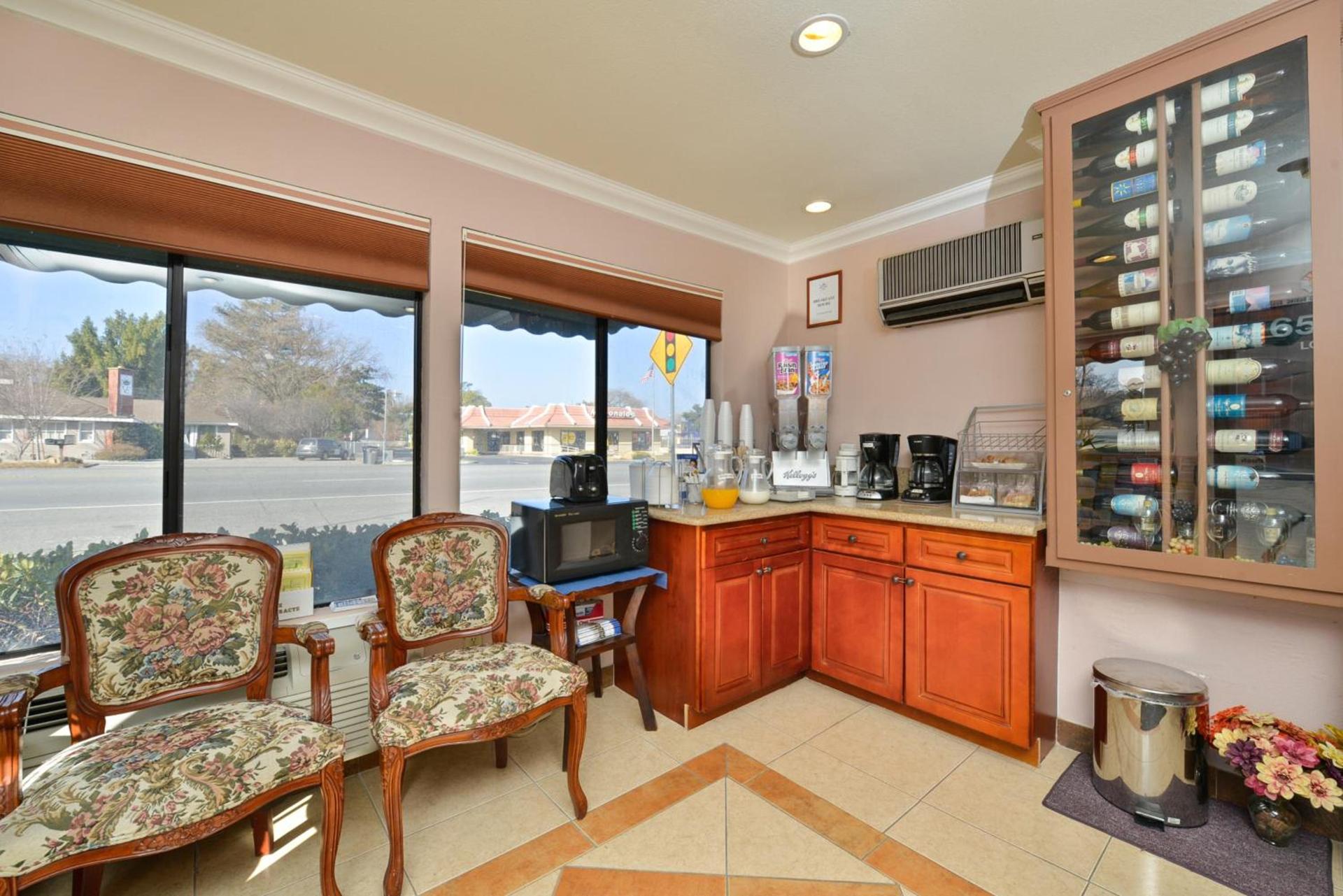 Atascadero Inn photo 24