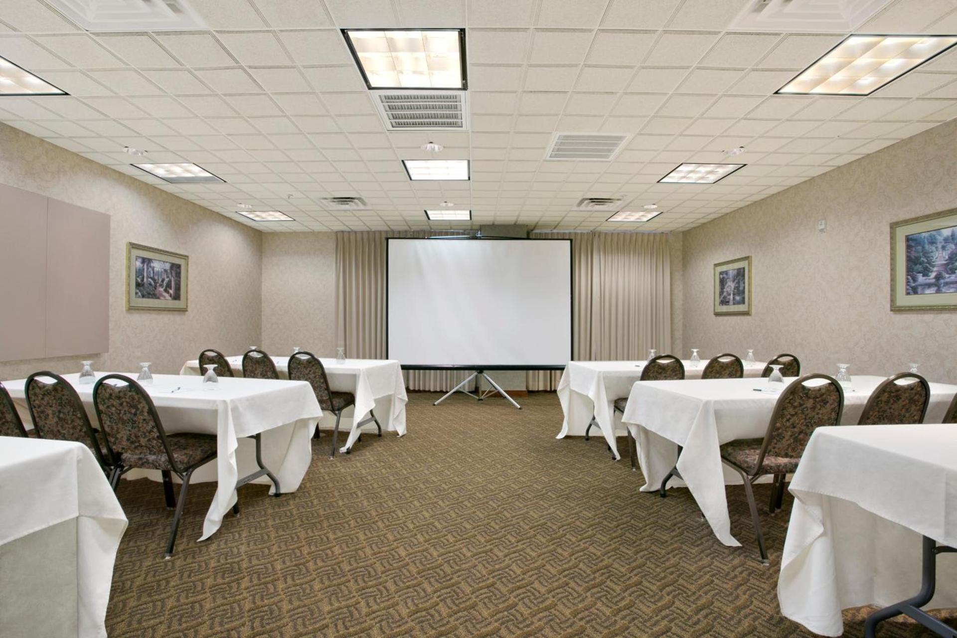 Wingate by Wyndham Green Bay photo 13