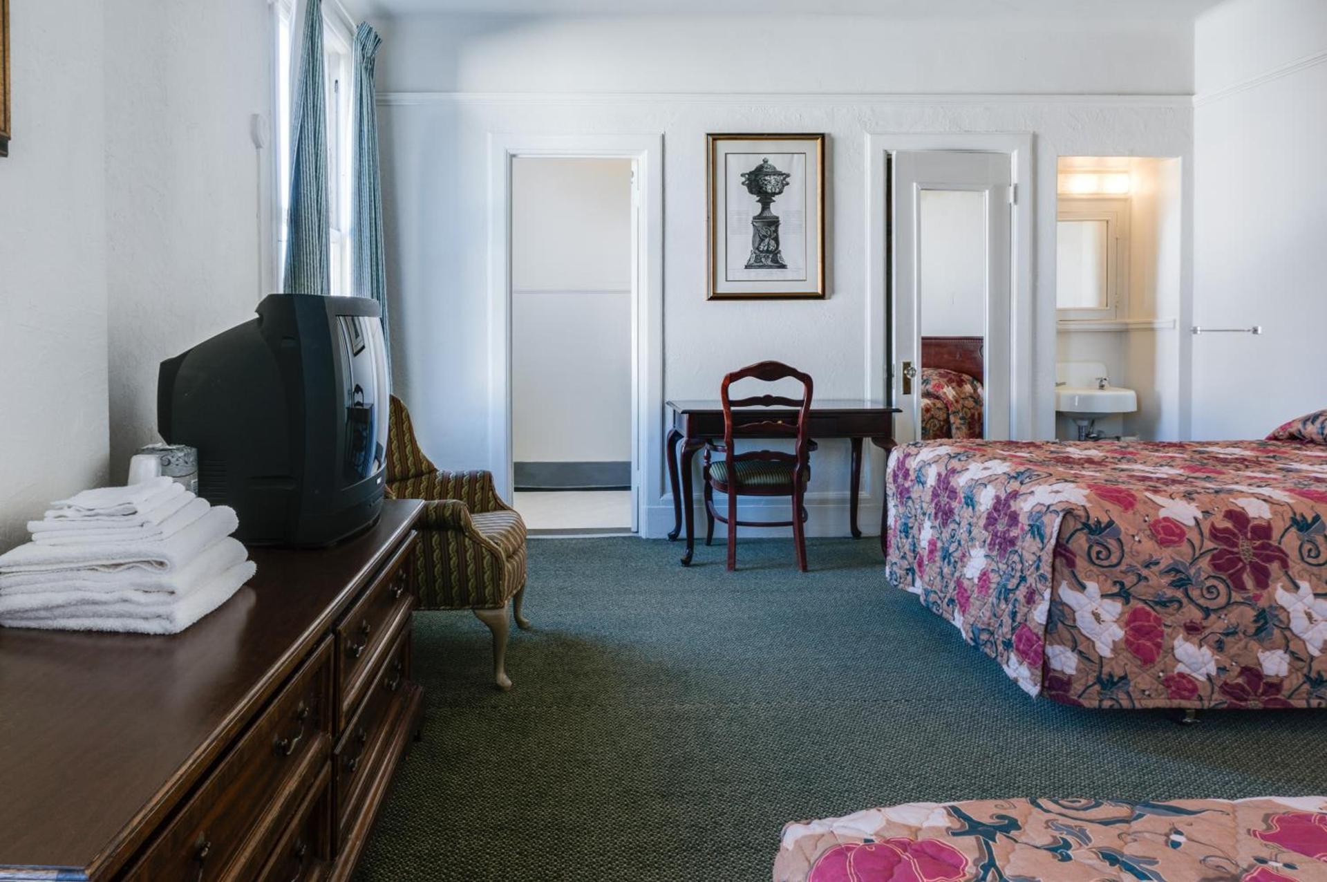 Aida Plaza Hotel photo 9