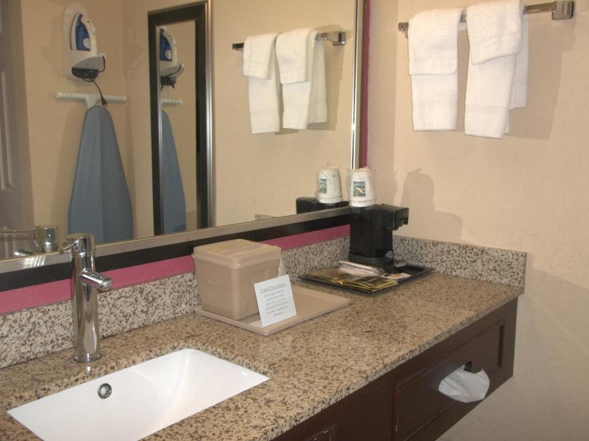 Days Inn by Wyndham Fort Lauderdale Airport Cruise Port photo 16