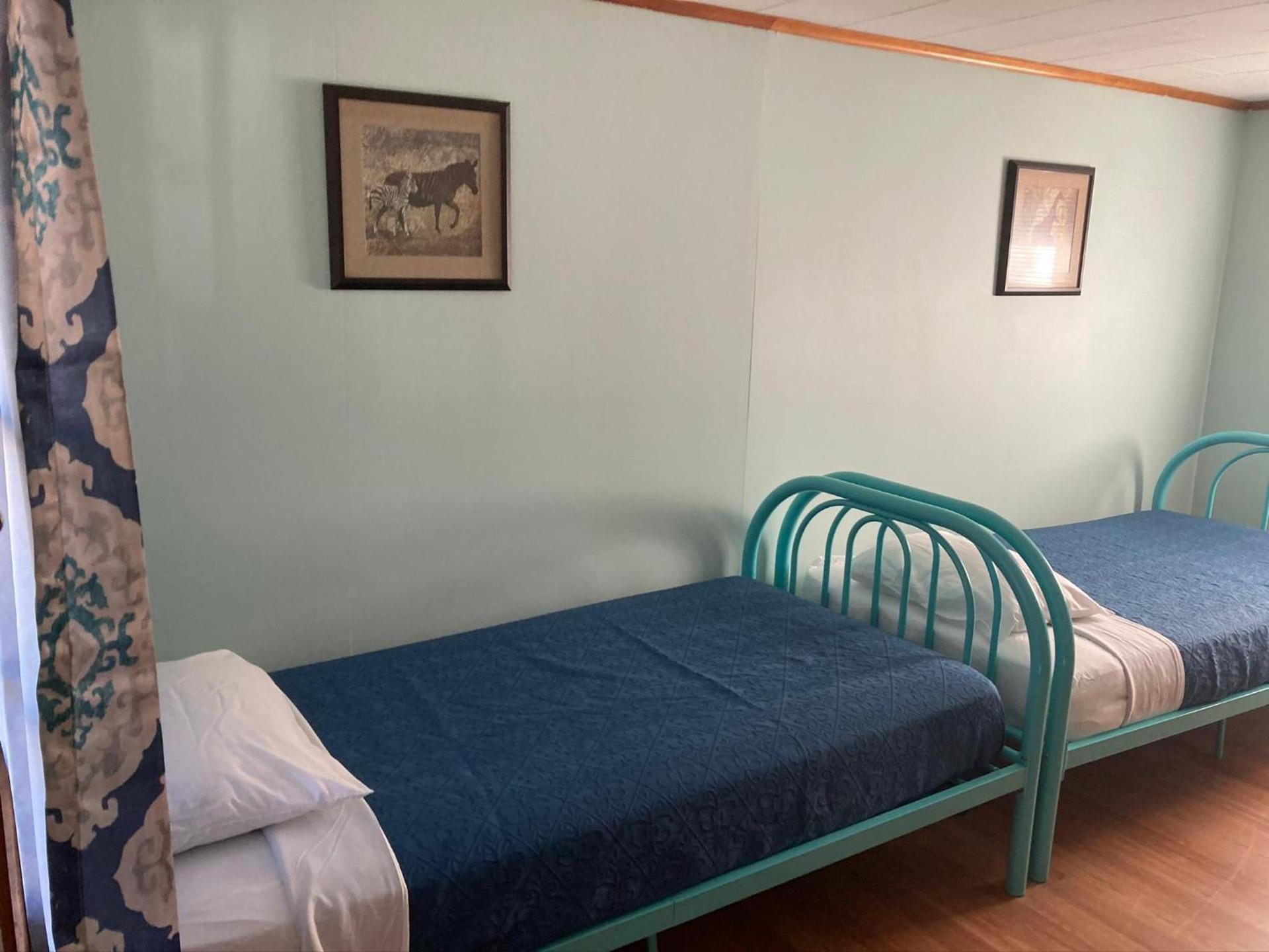 Hillside Motel photo 51