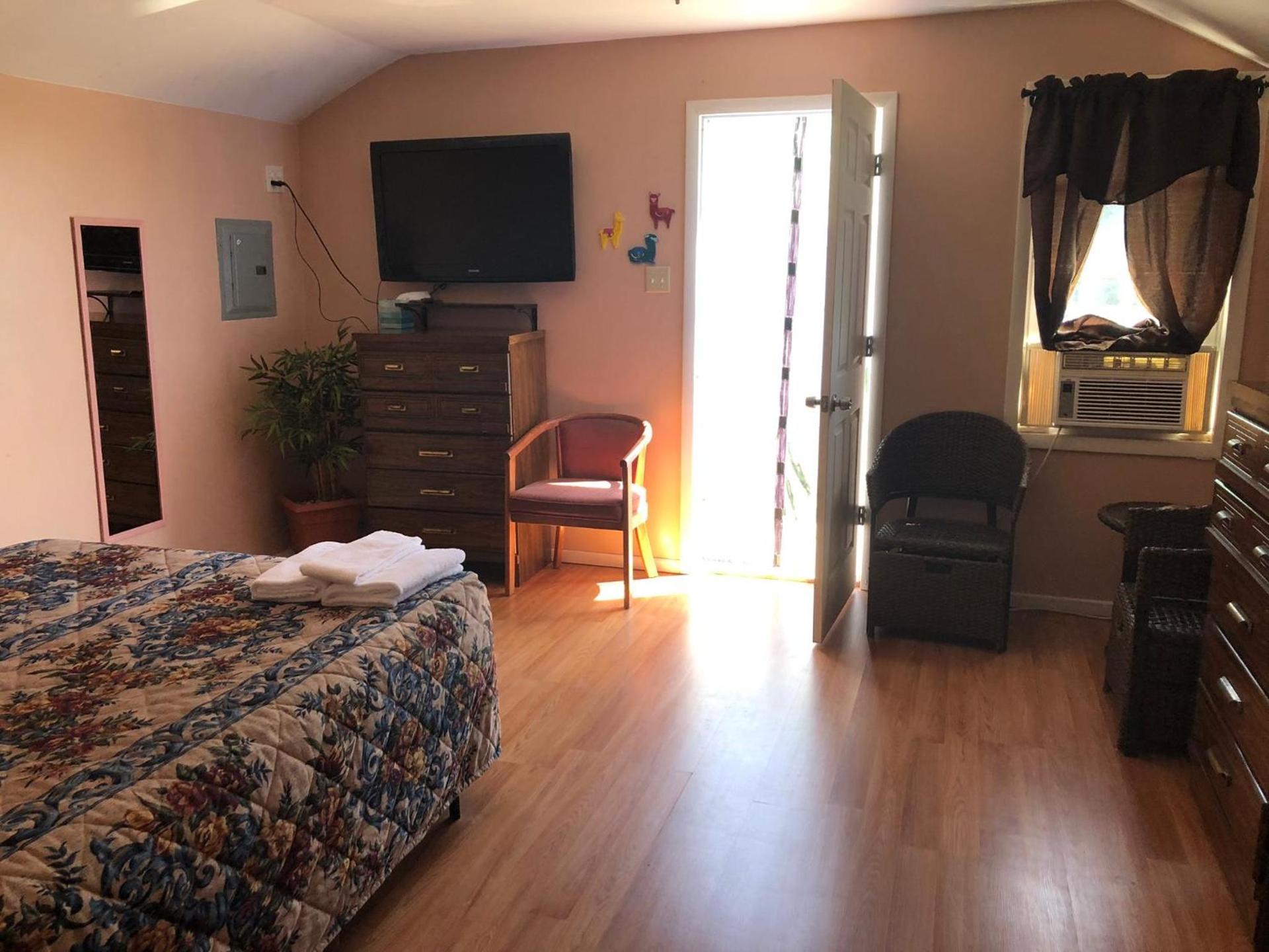 Hillside Motel photo 41