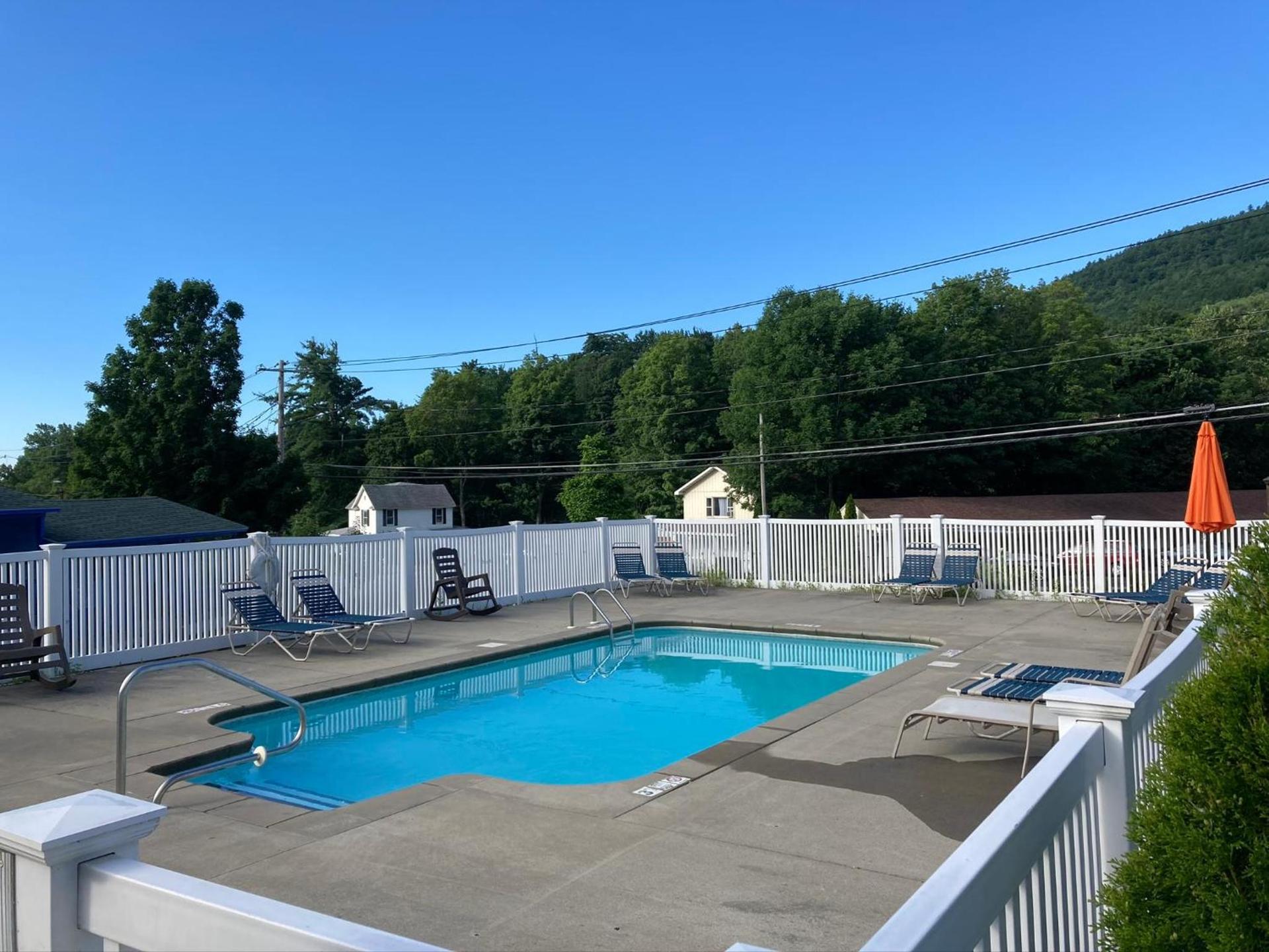 Hillside Motel photo 44