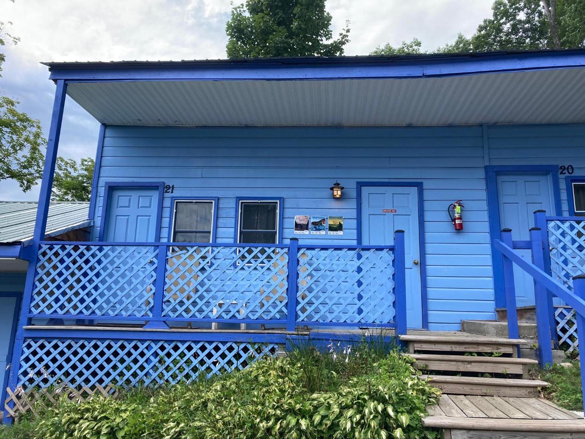 Hillside Motel photo 50