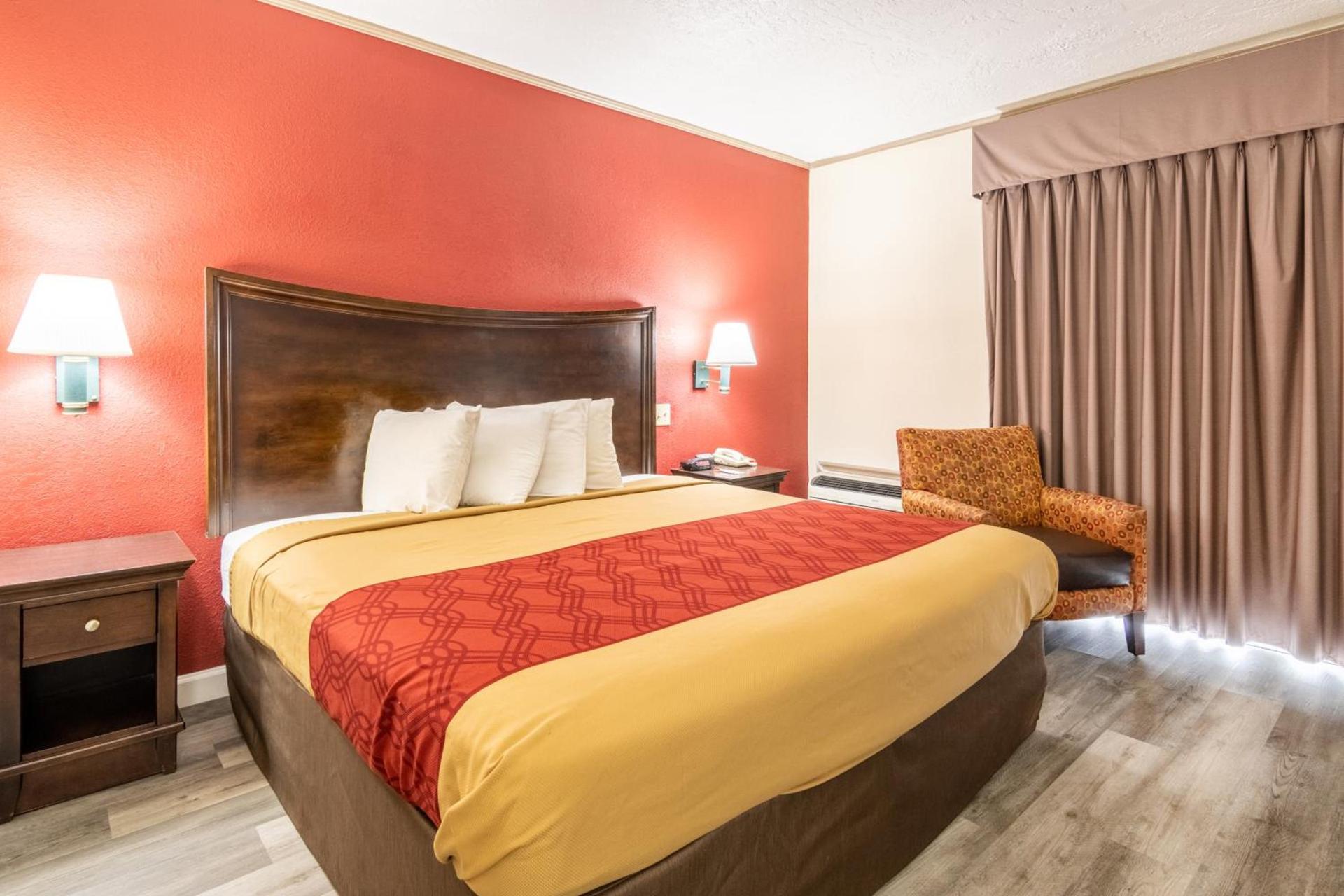 Perry Inn & Suites National Fairground I 75 photo 35