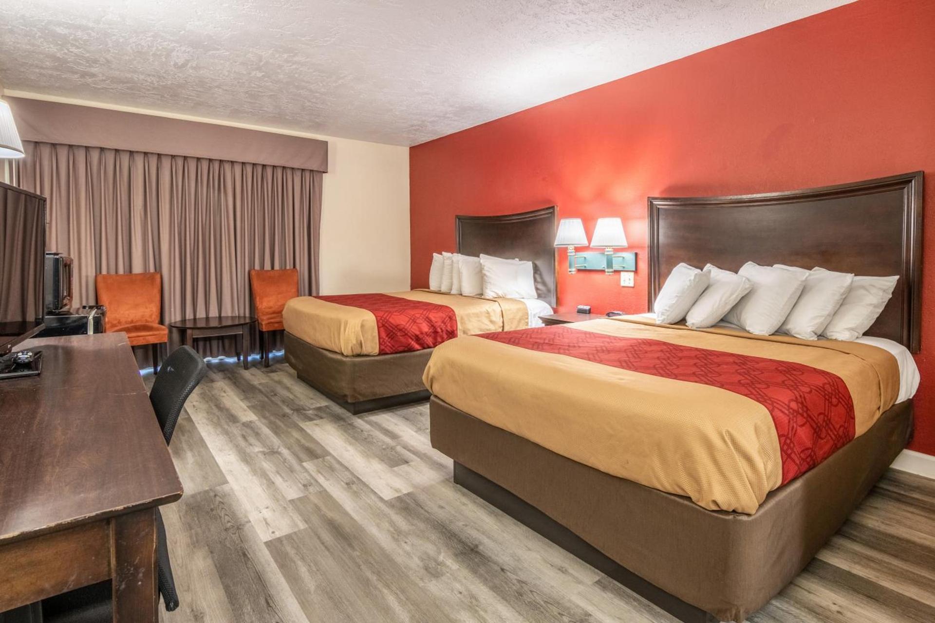 Perry Inn & Suites National Fairground I 75 photo 36