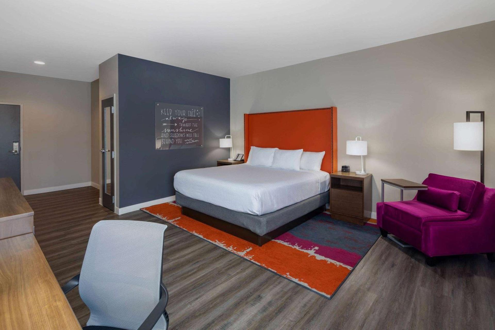 La Quinta by Wyndham Greensboro Airport High Point photo 18