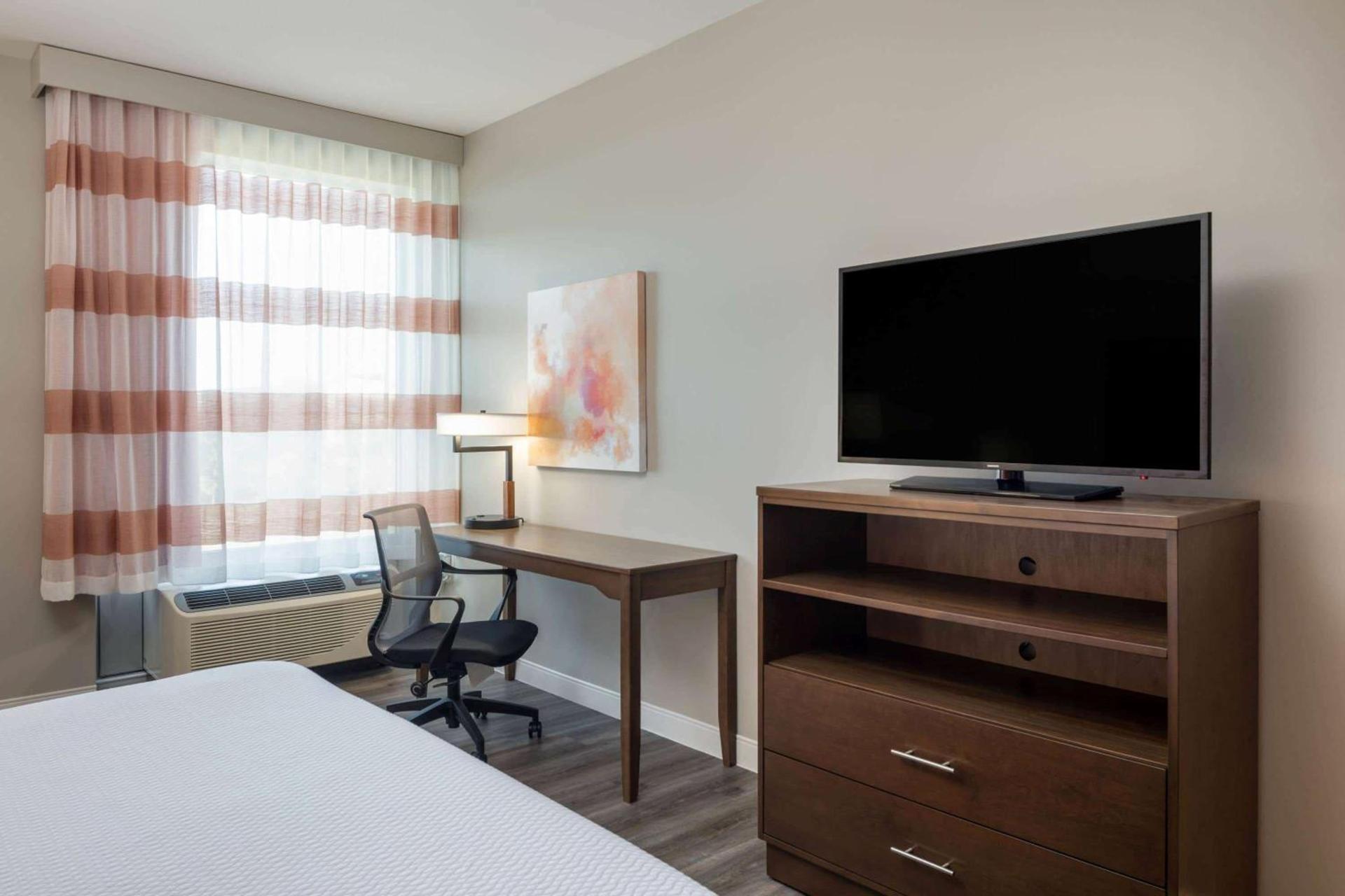 La Quinta by Wyndham Greensboro Airport High Point photo 15