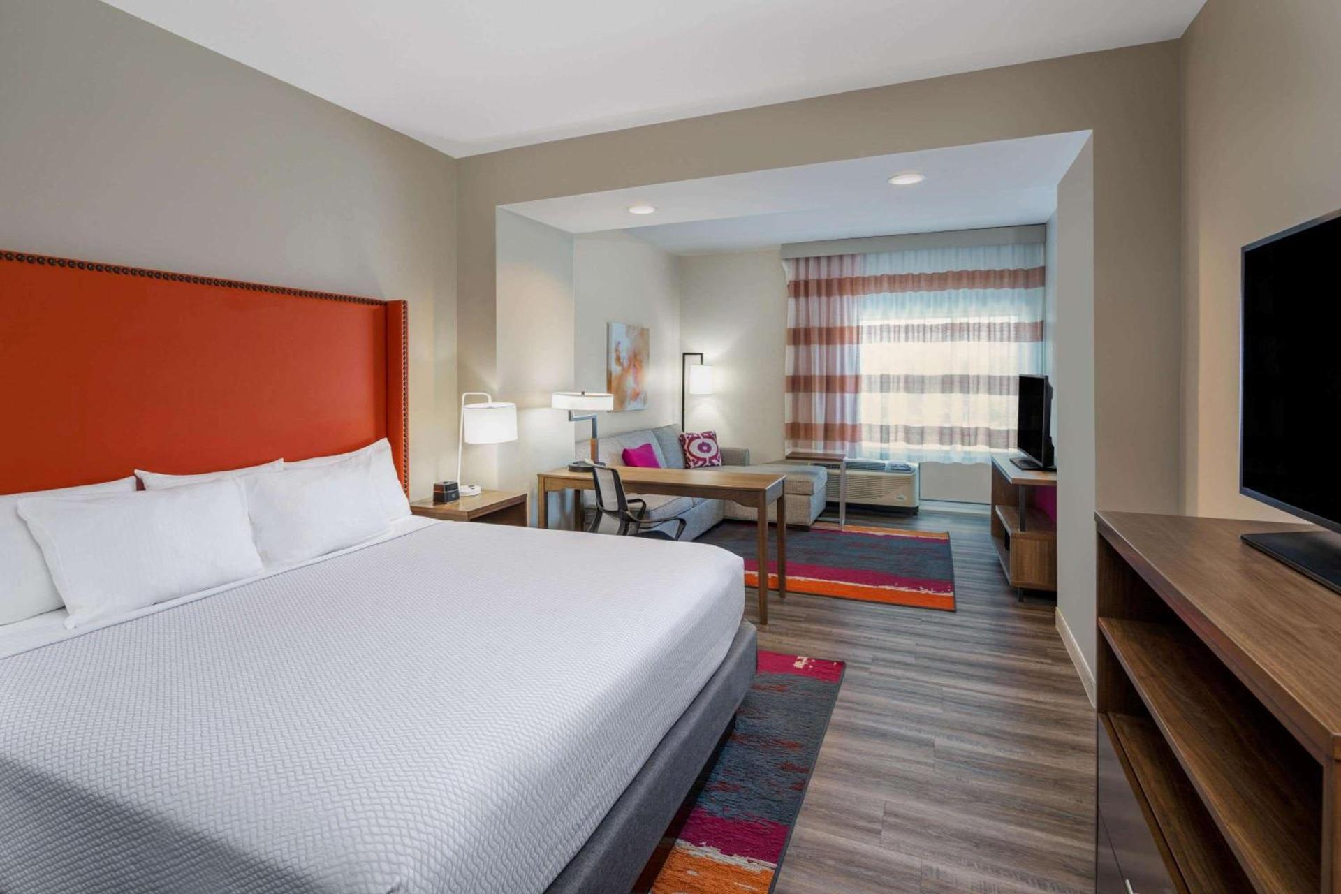 La Quinta by Wyndham Greensboro Airport High Point photo 16