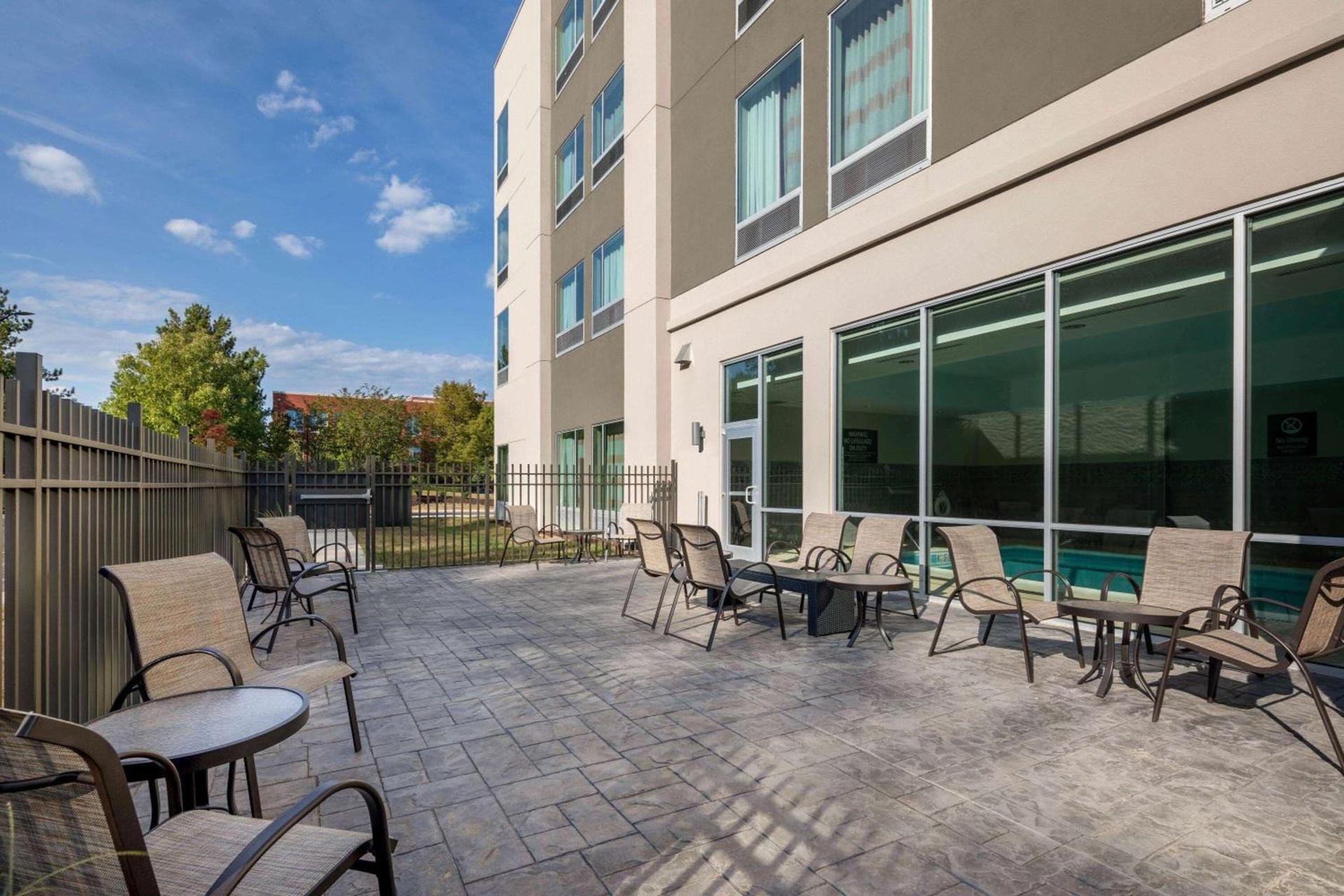 La Quinta by Wyndham Greensboro Airport High Point photo 2
