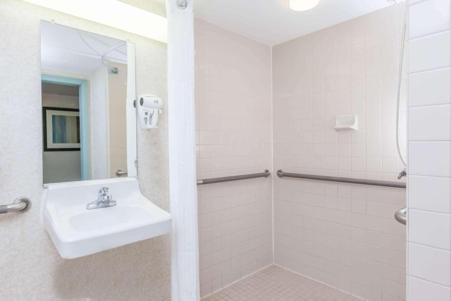 Wyndham Virginia Beach Oceanfront photo 18