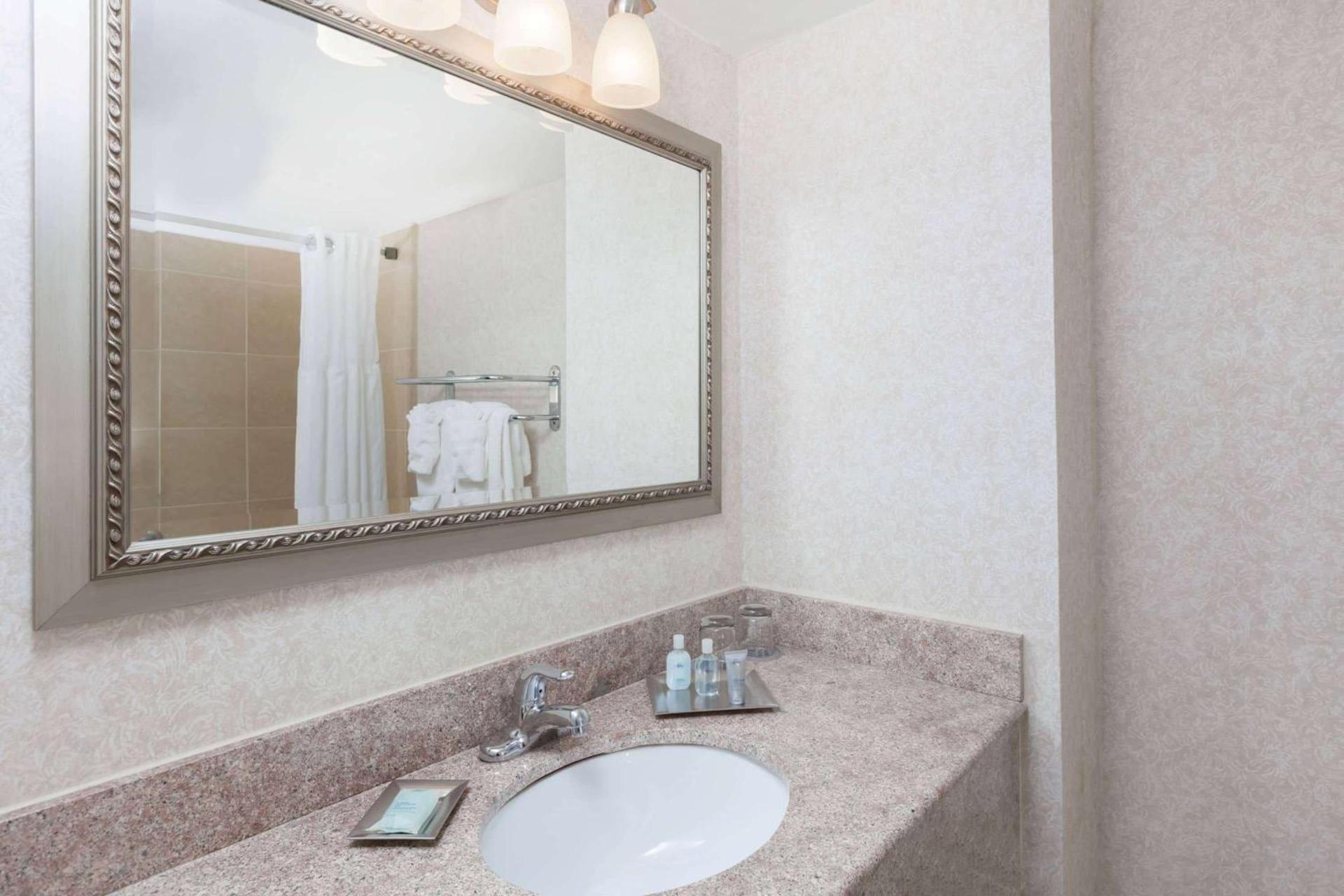Wyndham Virginia Beach Oceanfront photo 20