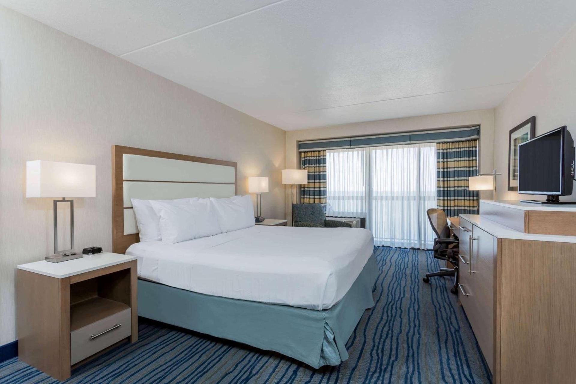Wyndham Virginia Beach Oceanfront photo 23