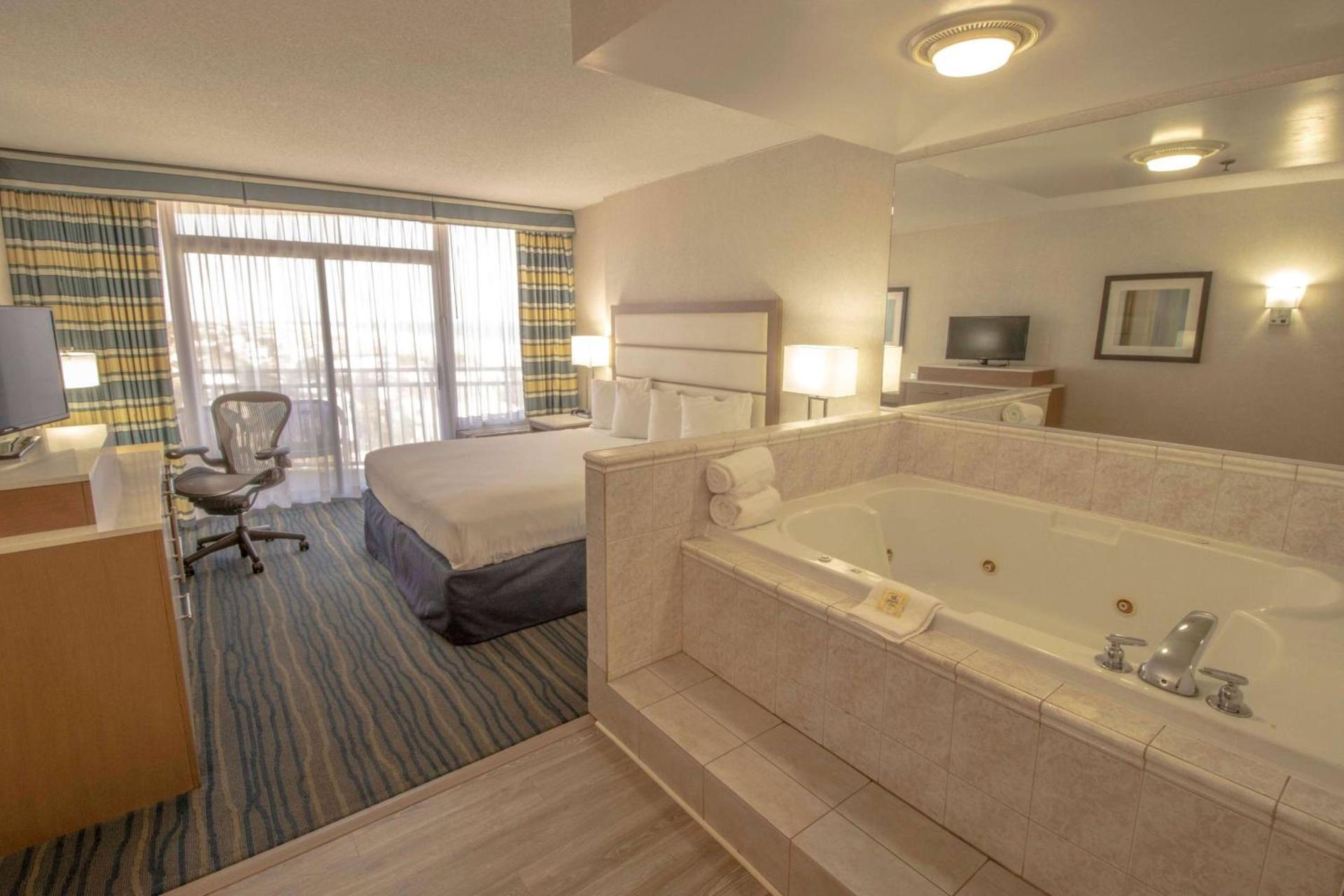 Wyndham Virginia Beach Oceanfront photo 33