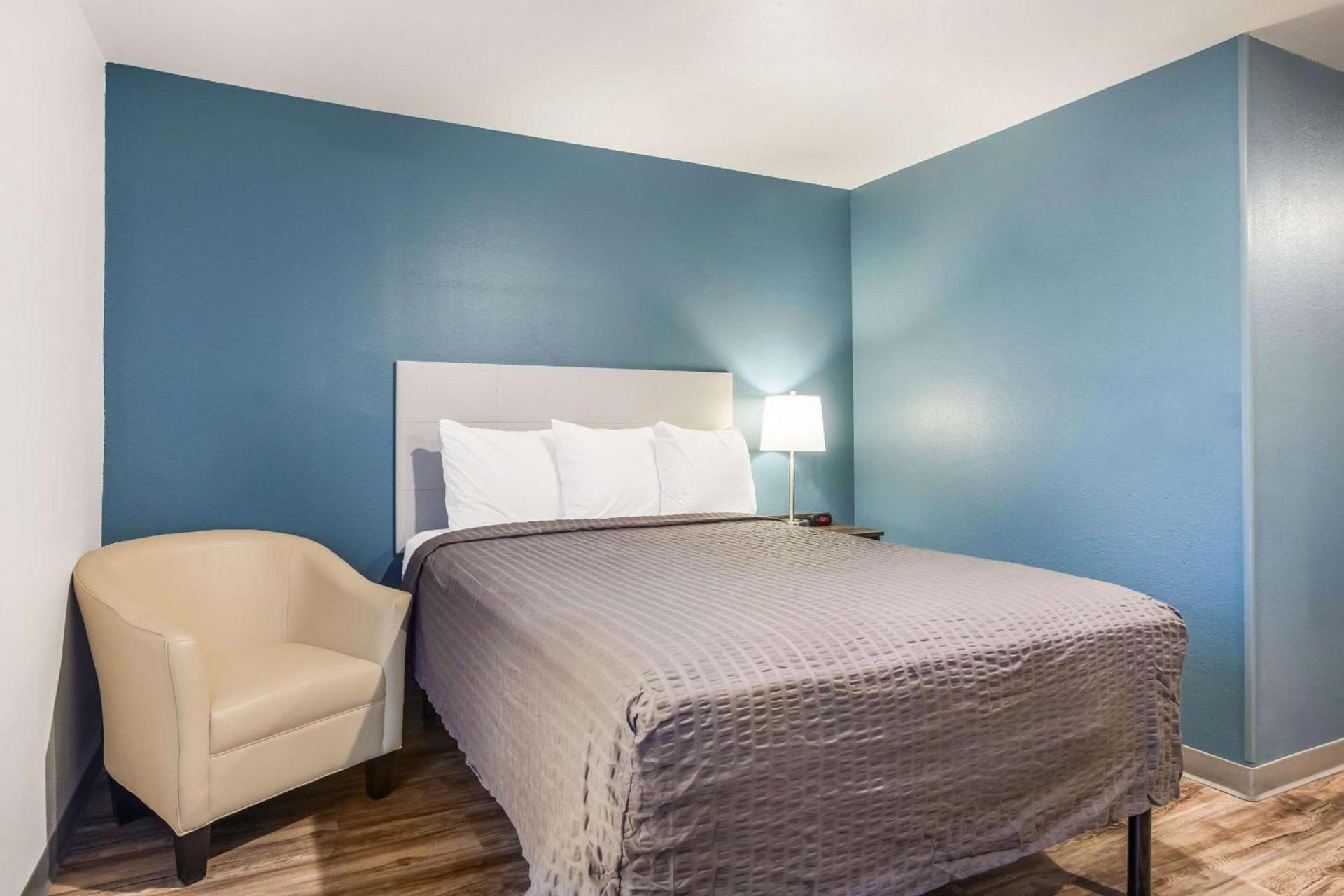 WoodSpring Suites Atlanta Newnan photo 9