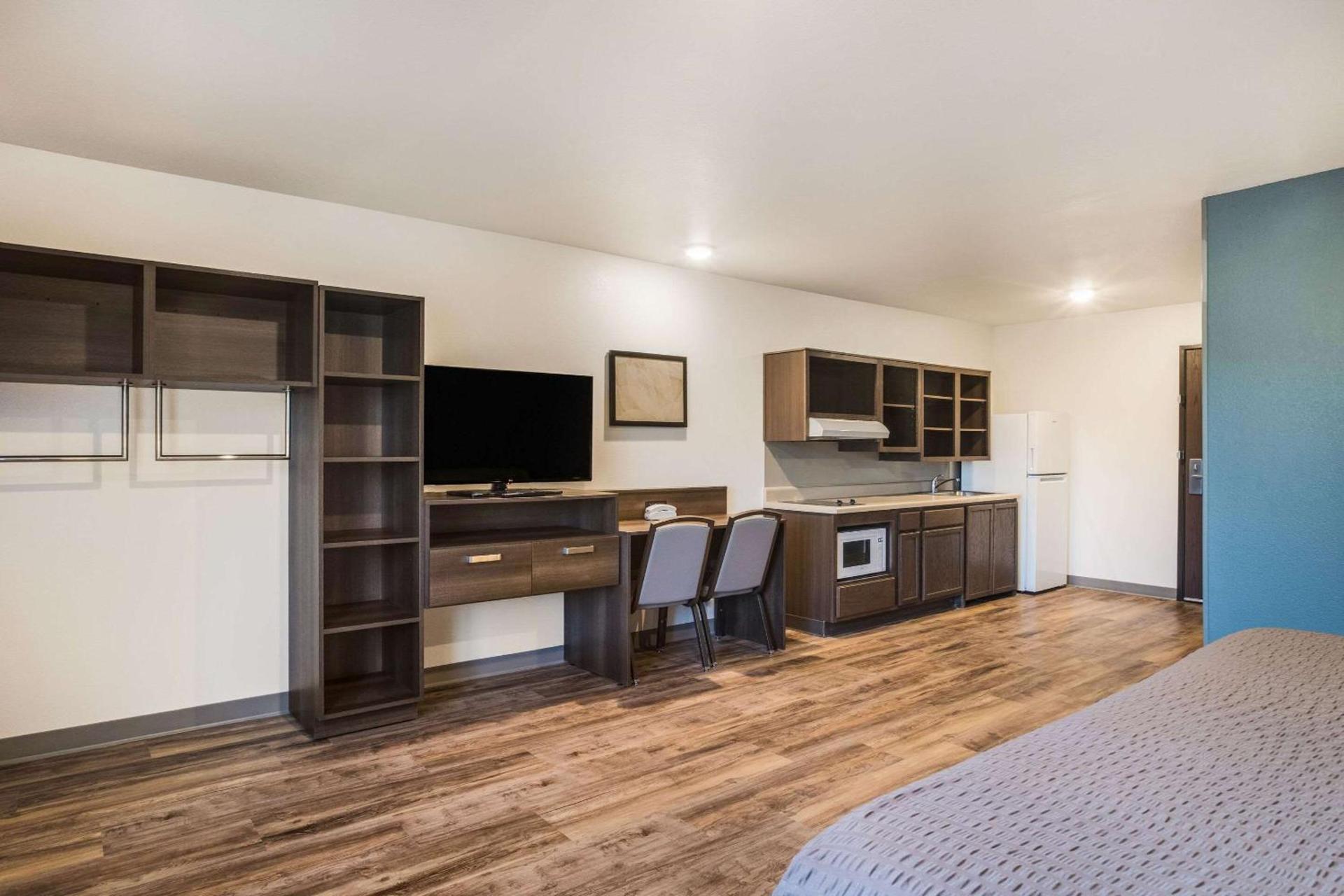 WoodSpring Suites Atlanta Newnan photo 14