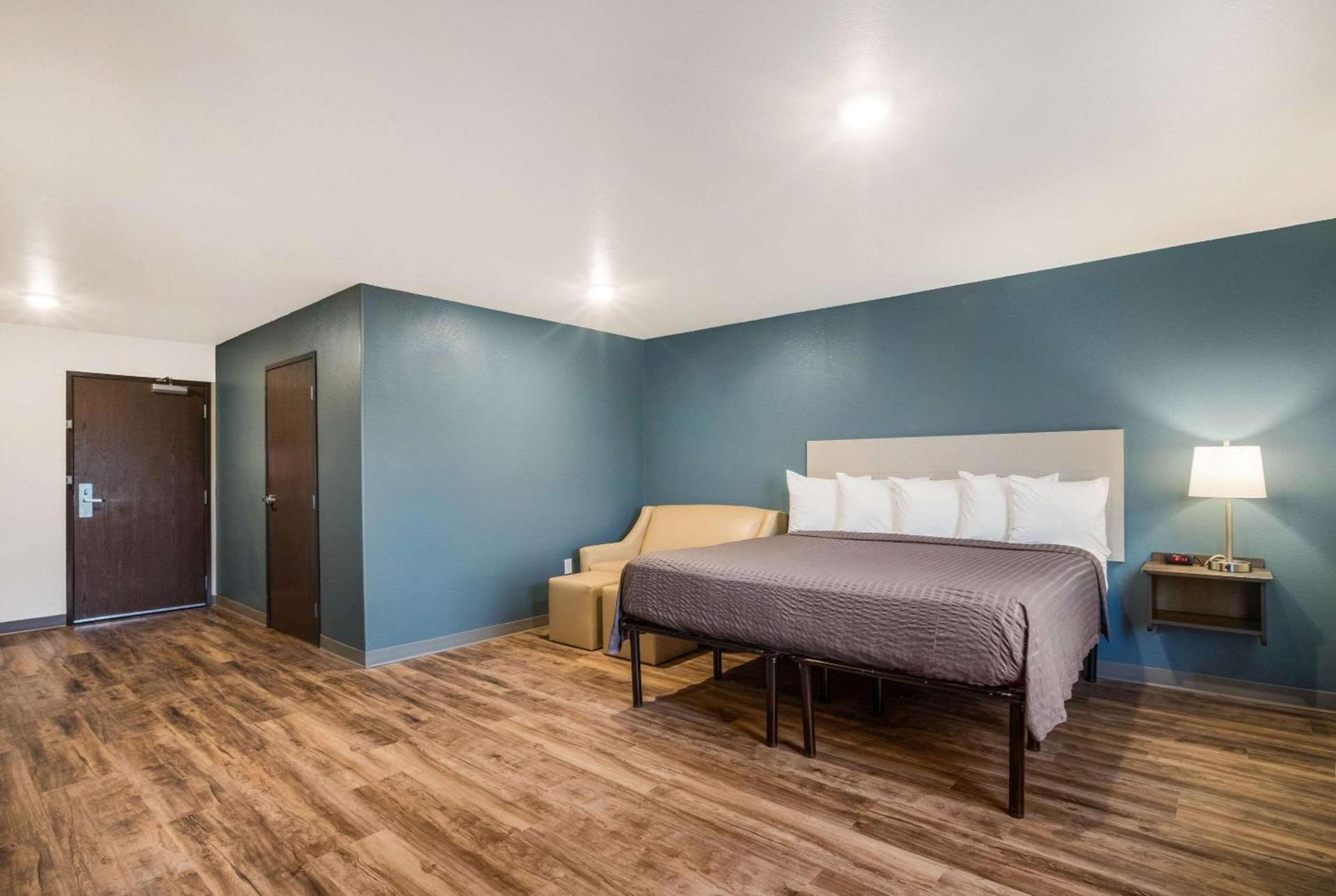 WoodSpring Suites Atlanta Newnan photo 15