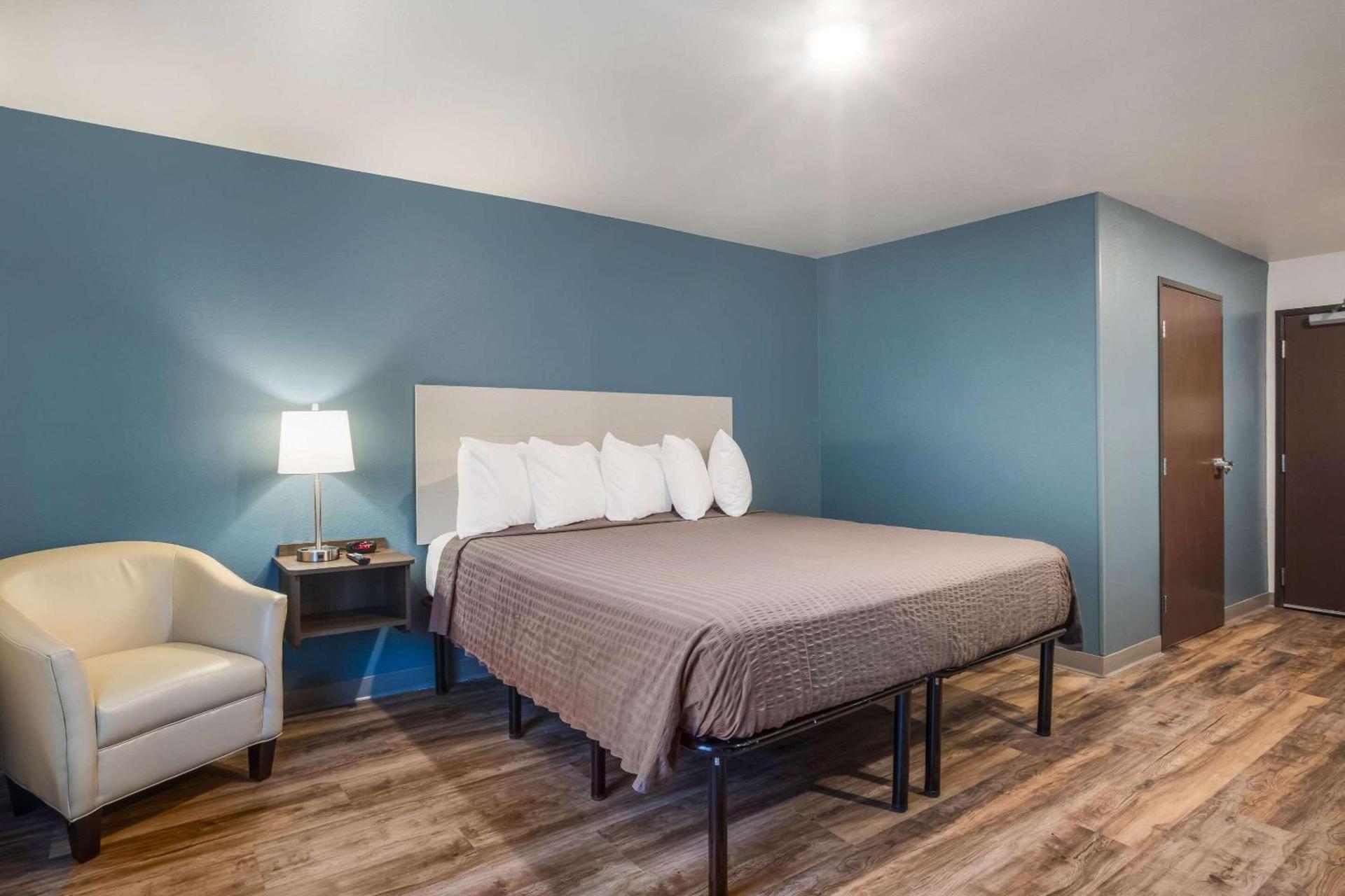 WoodSpring Suites Atlanta Newnan photo 16