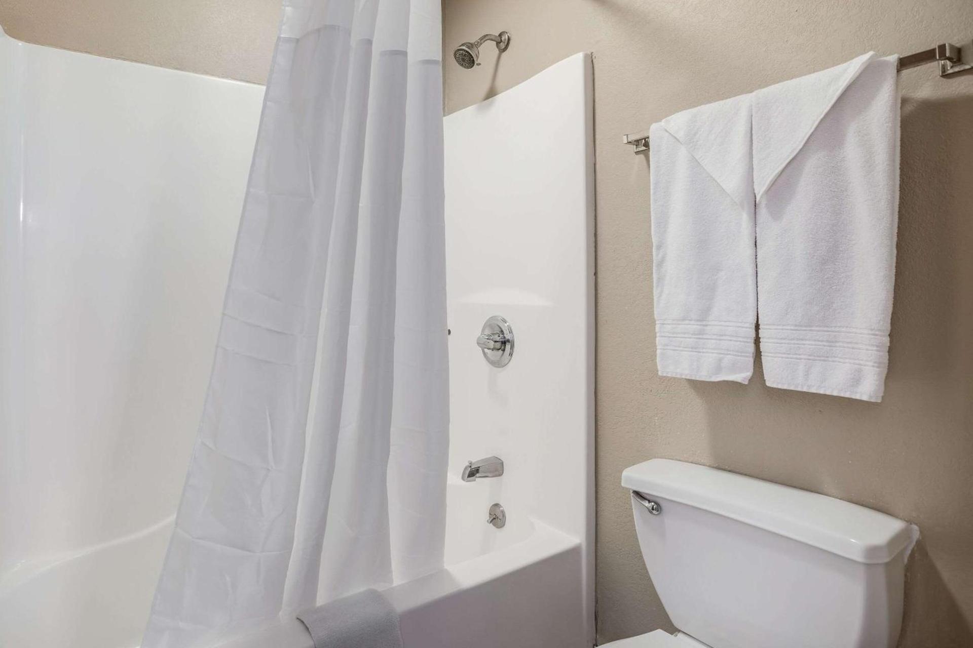 Quality Inn Calvert City - Paducah East photo 7