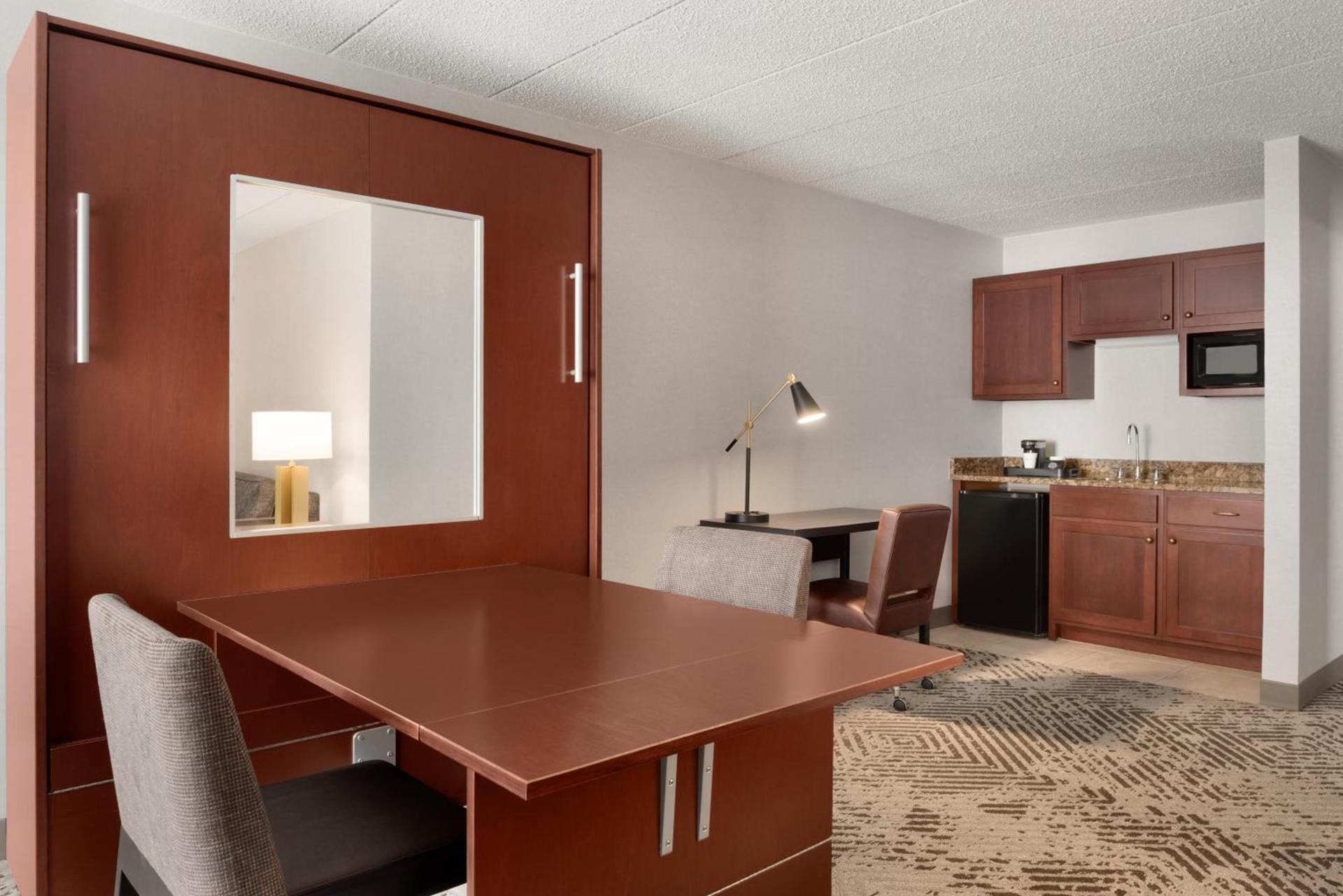 Wingate by Wyndham South Bend - Notre Dame photo 57