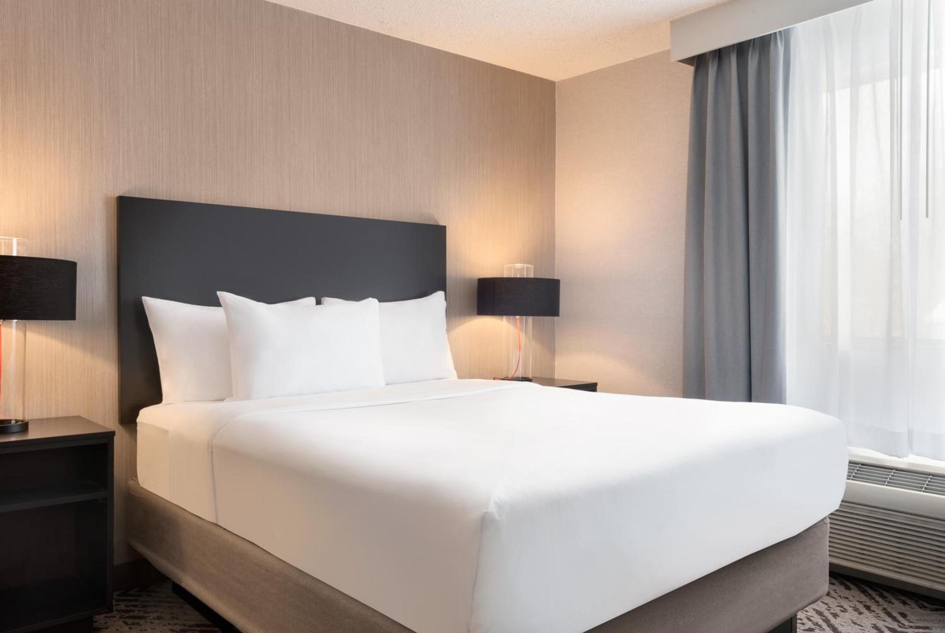 Wingate by Wyndham South Bend - Notre Dame photo 60