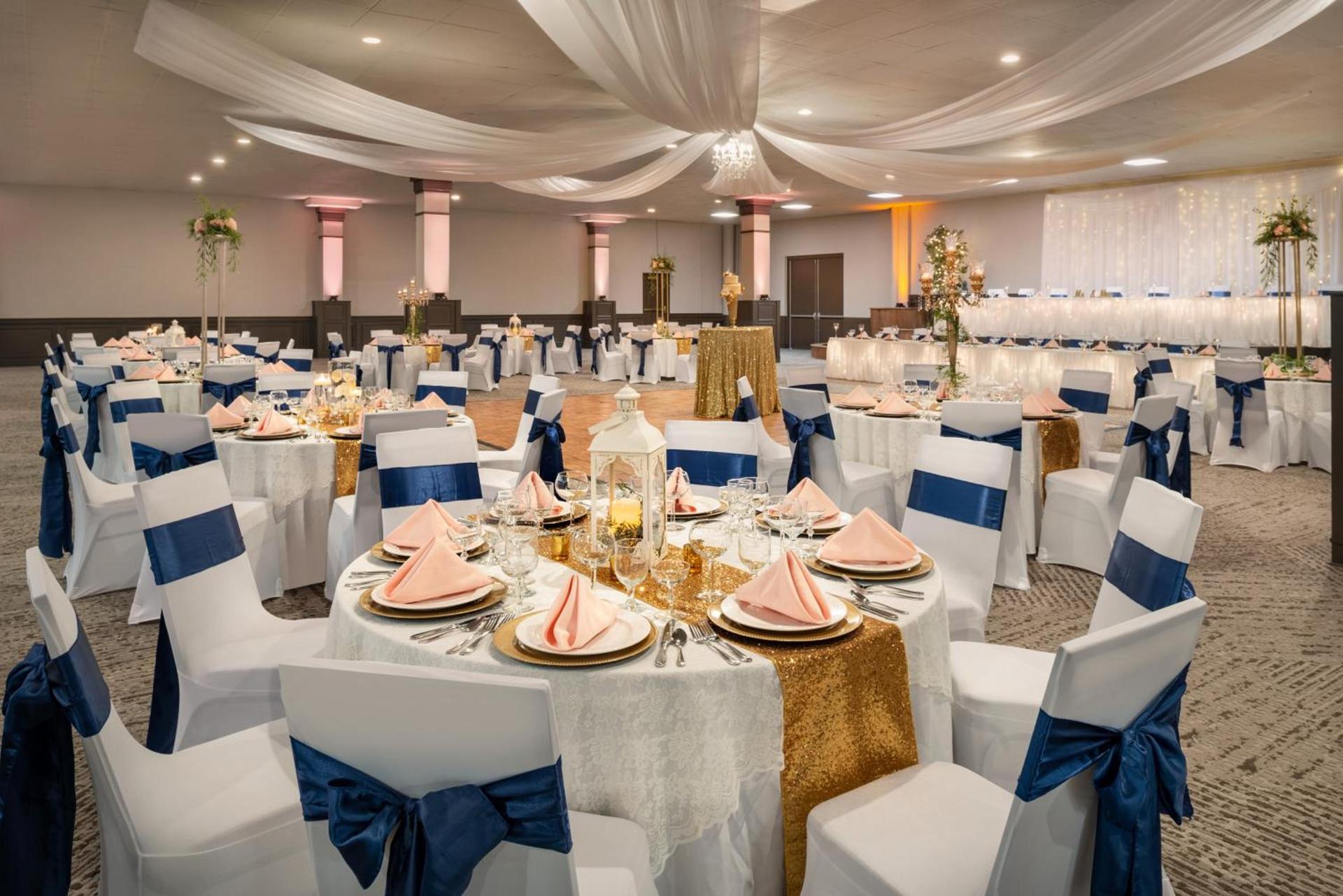 Wingate by Wyndham South Bend - Notre Dame photo 59