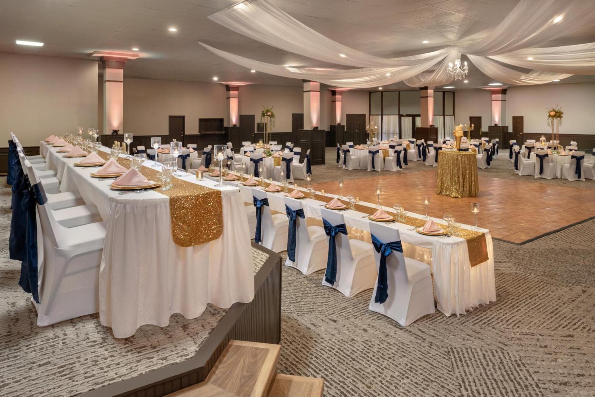 Wingate by Wyndham South Bend - Notre Dame photo 65
