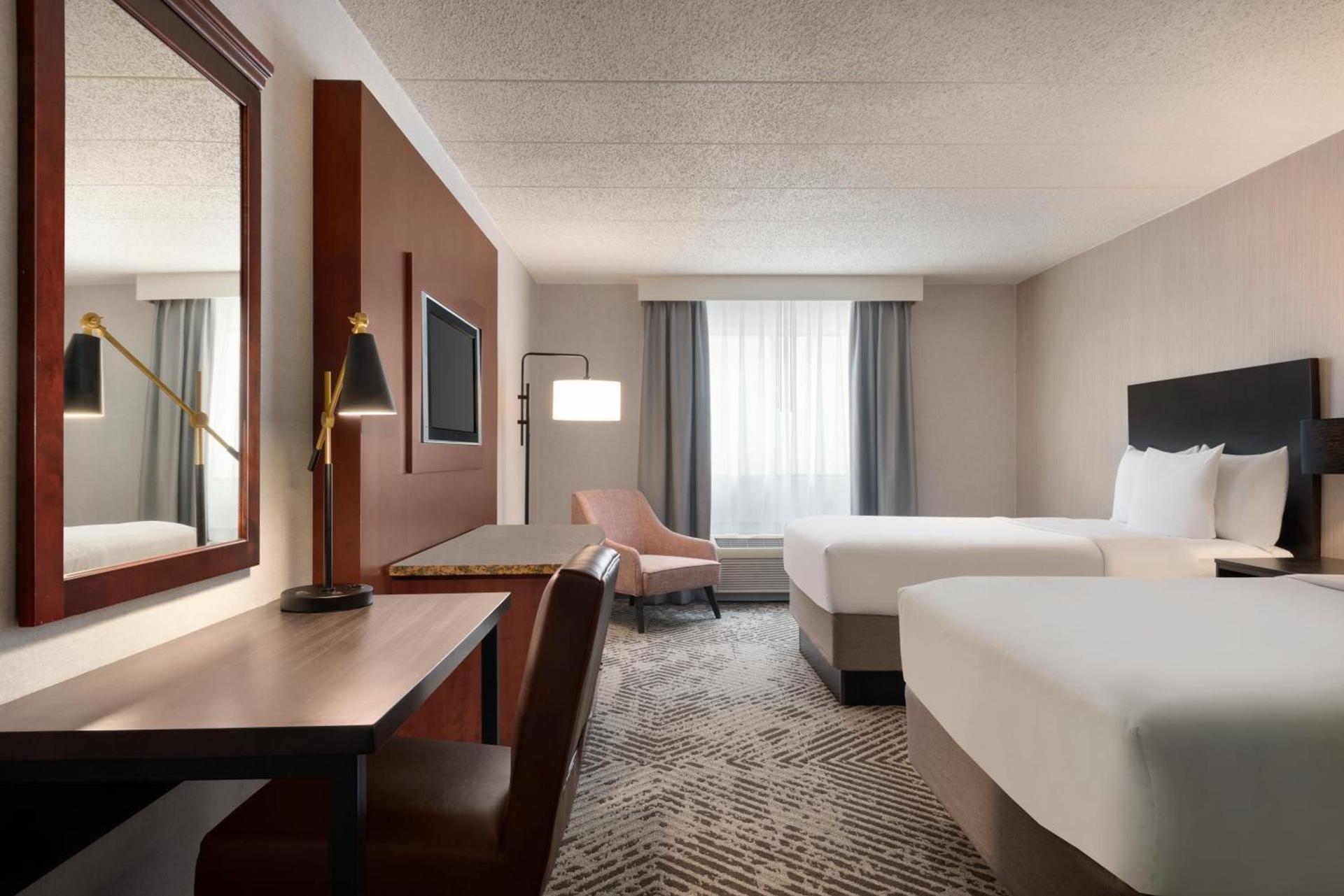 Wingate by Wyndham South Bend - Notre Dame photo 70