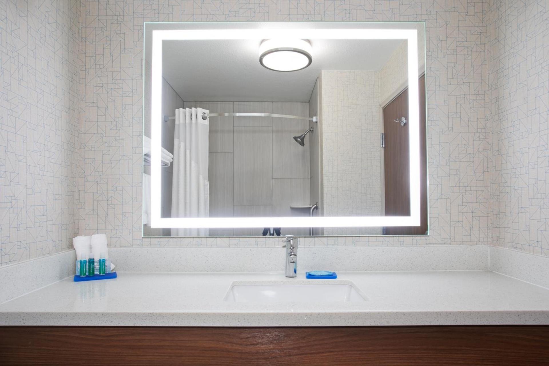 Holiday Inn Express & Suites Ft Collins by IHG photo 2