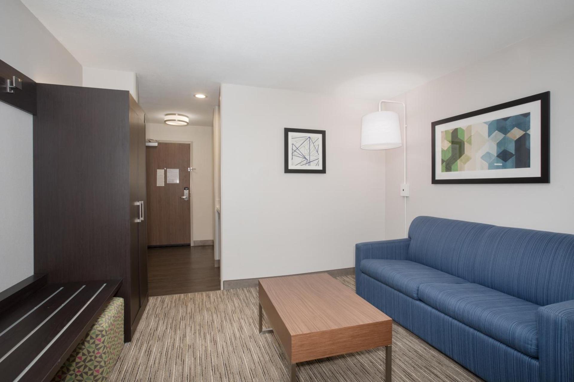 Holiday Inn Express Hotel & Suites Longmont by IHG photo 3